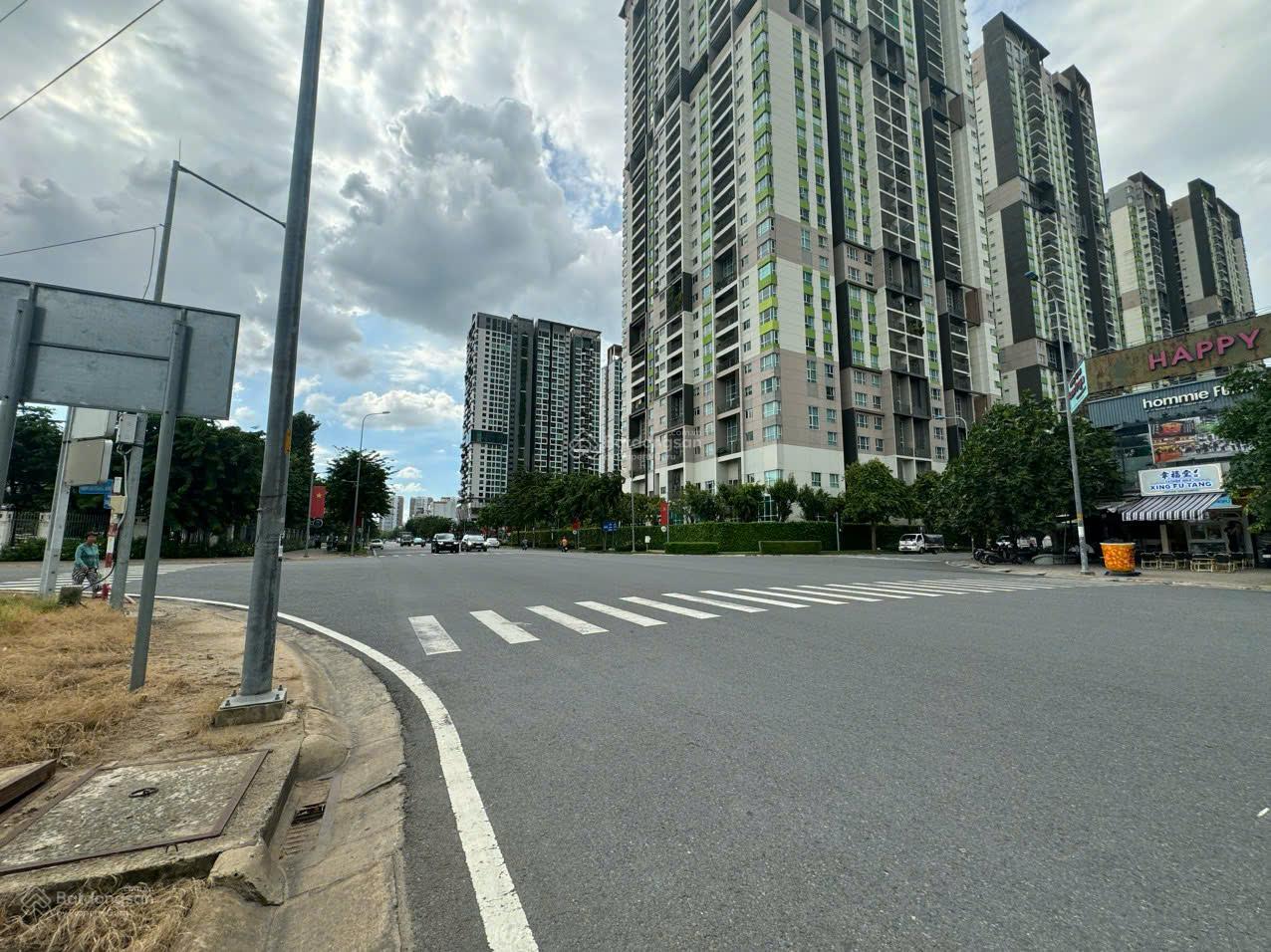 Bán tòa nhà góc 2 MT Trương Văn Bang, Thạnh Mỹ Lợi, Q. 2 - 10x22m - Hầm 7 tầng - 1300m2 sàn 75 tỷ