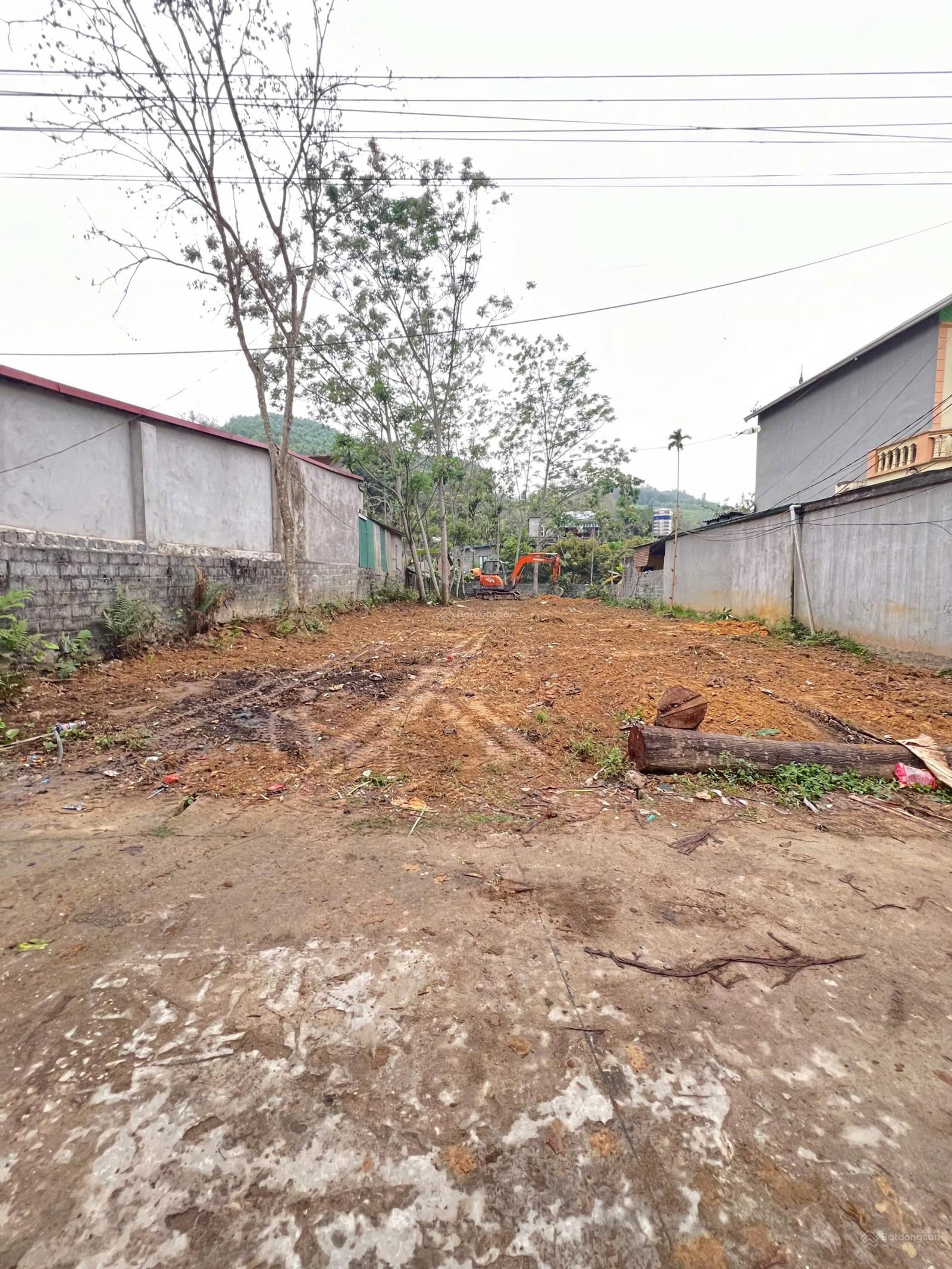 Giá đình có việc cần tiền lên bán lô đất DT:360m - 100m đất ở, diện tích thực tế 400m giá đẹp