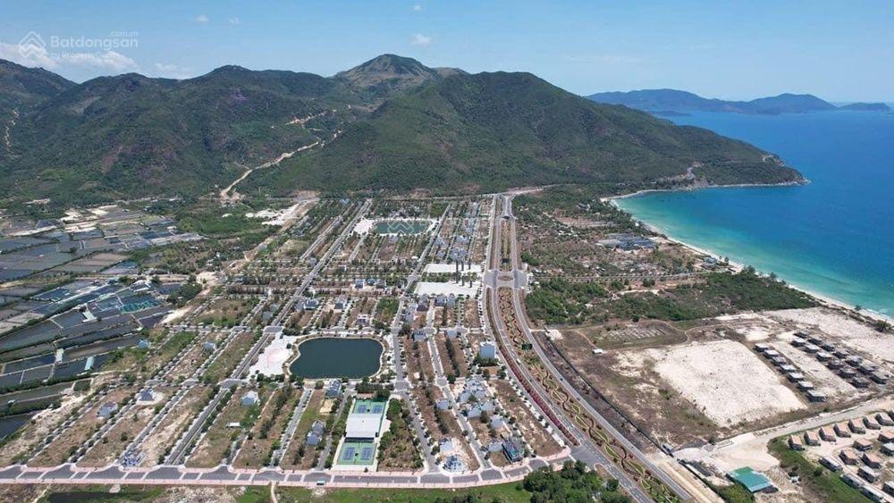 (10tr/m2 TL) cần bán gấp 4000m2 đất TMDV ngay bãi dài Cam Lâm đi bộ sang Hưng Thịnh Golden Bay