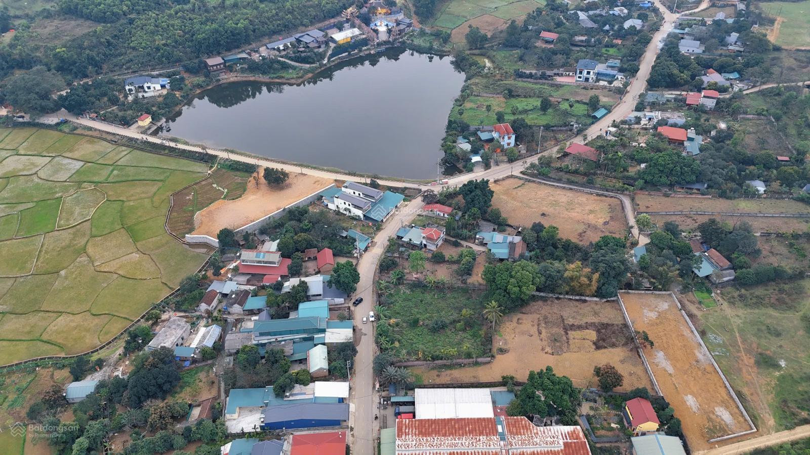 Chính chủ có 03 lô tại Đông Xuân giá 15tr/m2 đường Liên Xã ngay hồ tự nhiên, sẵn sổ - miễn môi giới