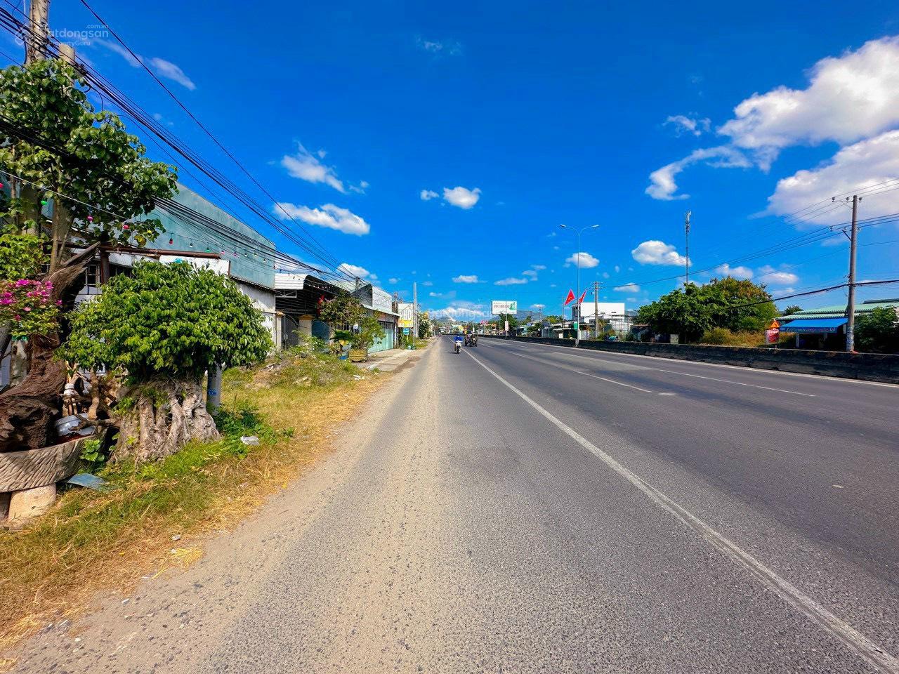 Cần bán gấp lô đất mặt tiền kinh doanh QL51 diện tích 12 x 117m TC 300m2