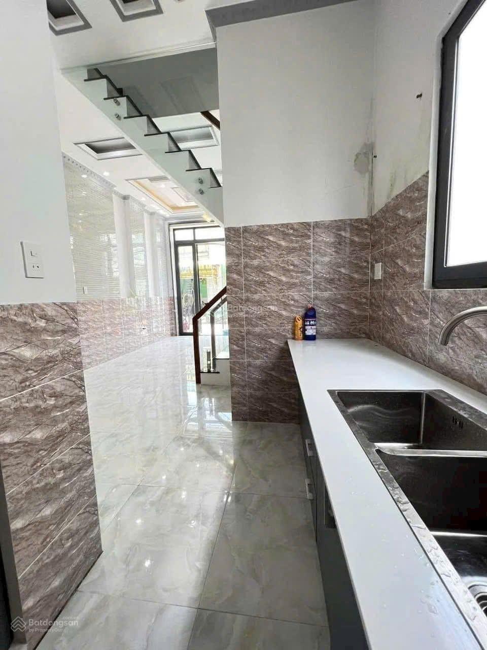 HÀNG NÓNG GÒ VẤP - ĐỐI DIỆN EMART - CITYLAND - HXH ĐỖ CỬA - 4.5 TỶ
VỪA Ở VỪA KINH DOANH . NHÀ MỚI