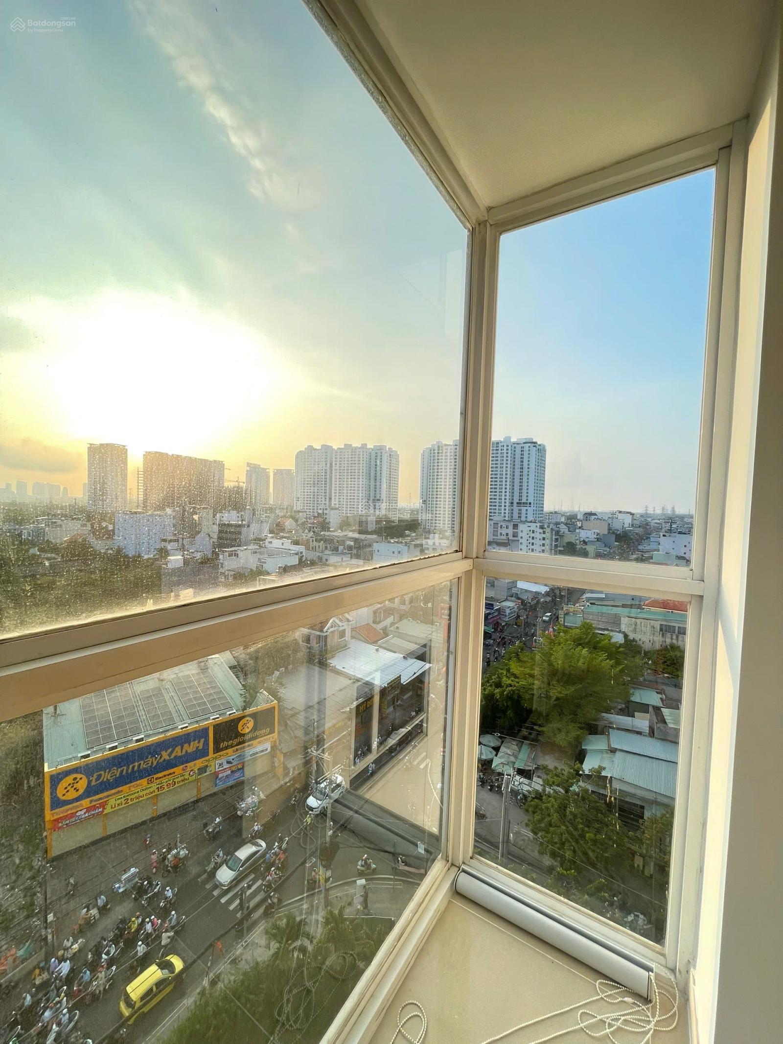 Bán căn hộ cao ốc Hưng Phát có sổ hồng, 2 phòng ngủ, 2WC 83m2 giá 3 tỷ. LH 0906 373 *** Ánh