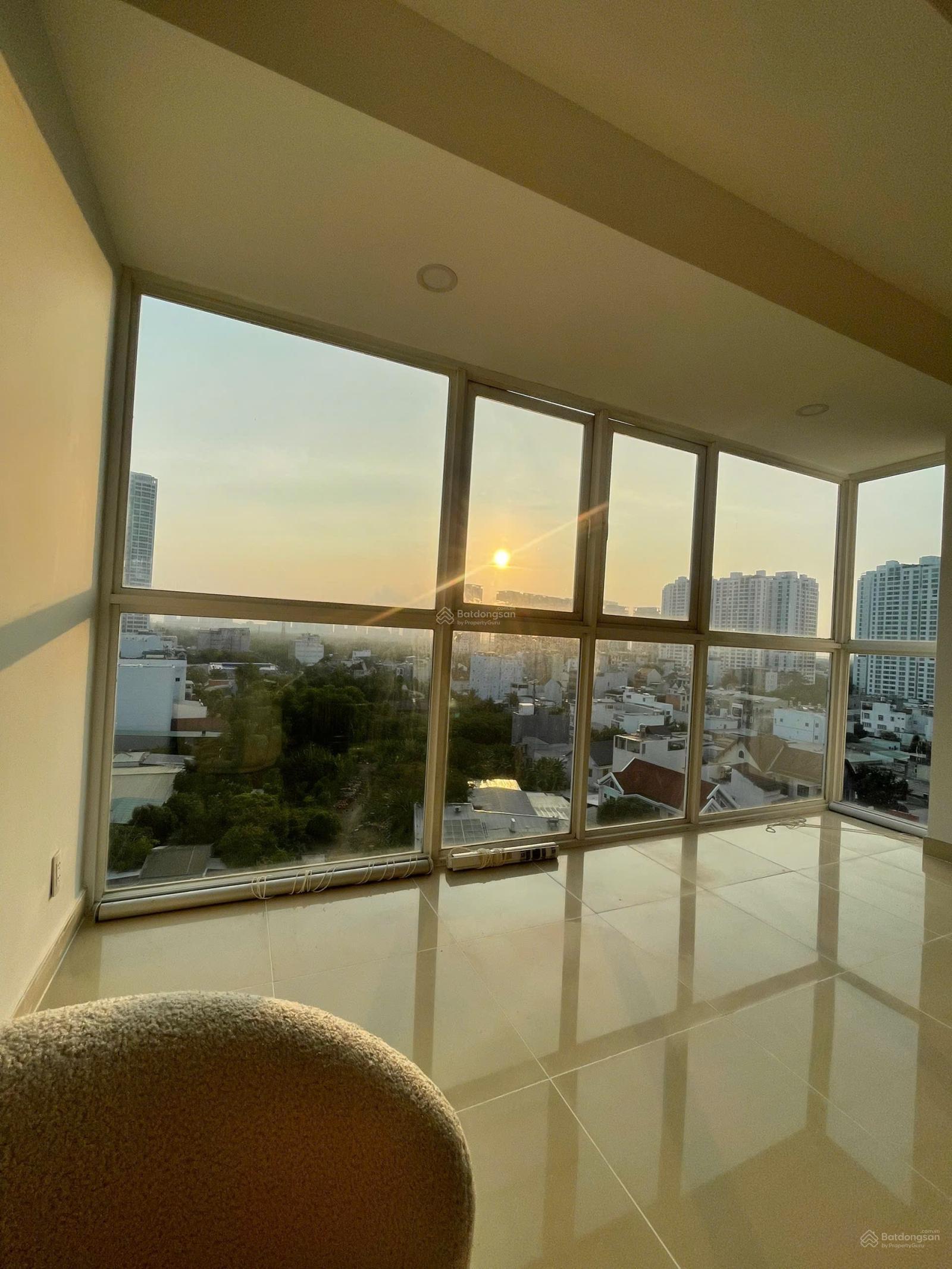 Bán căn hộ cao ốc Hưng Phát có sổ hồng, 2 phòng ngủ, 2WC 83m2 giá 3 tỷ. LH 0906 373 *** Ánh