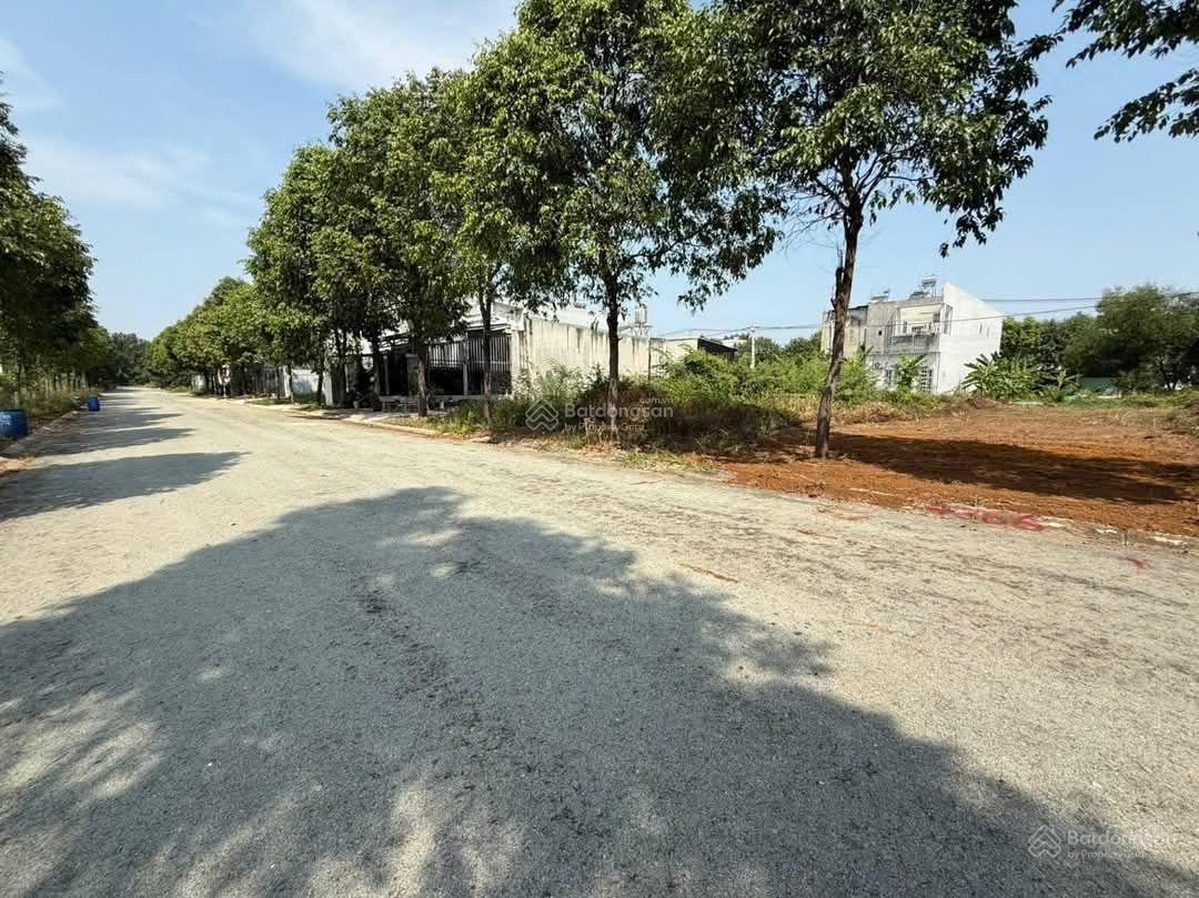 Cần bán gấp mảnh đất ngay Lái Thiêu, Thuận An, Bình Dương. Giá 1ty6, DT 81m2, full thổ cư, SHR
