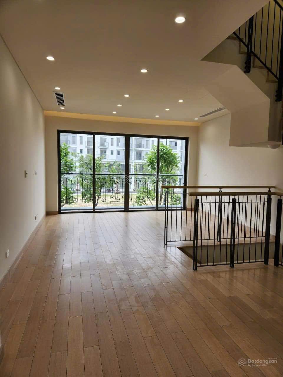 Cho thuê nhà khu ĐT The Manor, Nguyễn Xiển, Hoàng Mai, Hà Nội. DT 80 m2x5T, MT 5m, nhà đẹp, 30tr/th