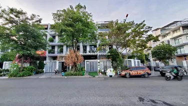 Căn nhà siêu đẹp, KĐT Vạn Phúc, full nội thất cao cấp, gần Trường Học Emassi, đường lớn 20m rộng