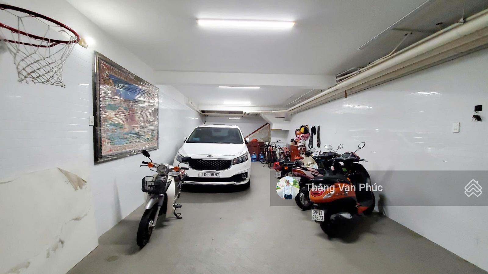 Căn nhà siêu đẹp, KĐT Vạn Phúc, full nội thất cao cấp, gần Trường Học Emassi, đường lớn 20m rộng