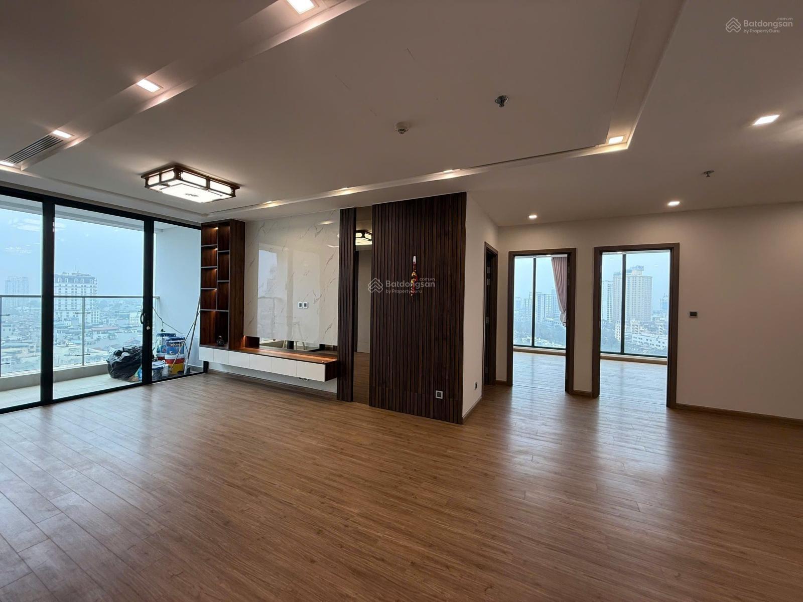 Cần bán căn góc 3 mặt thoáng 135m2 3ngủ 2vs tại Intracom 2 Cầu Diễn. Giá cực tốt chưa đến 50tr/m2