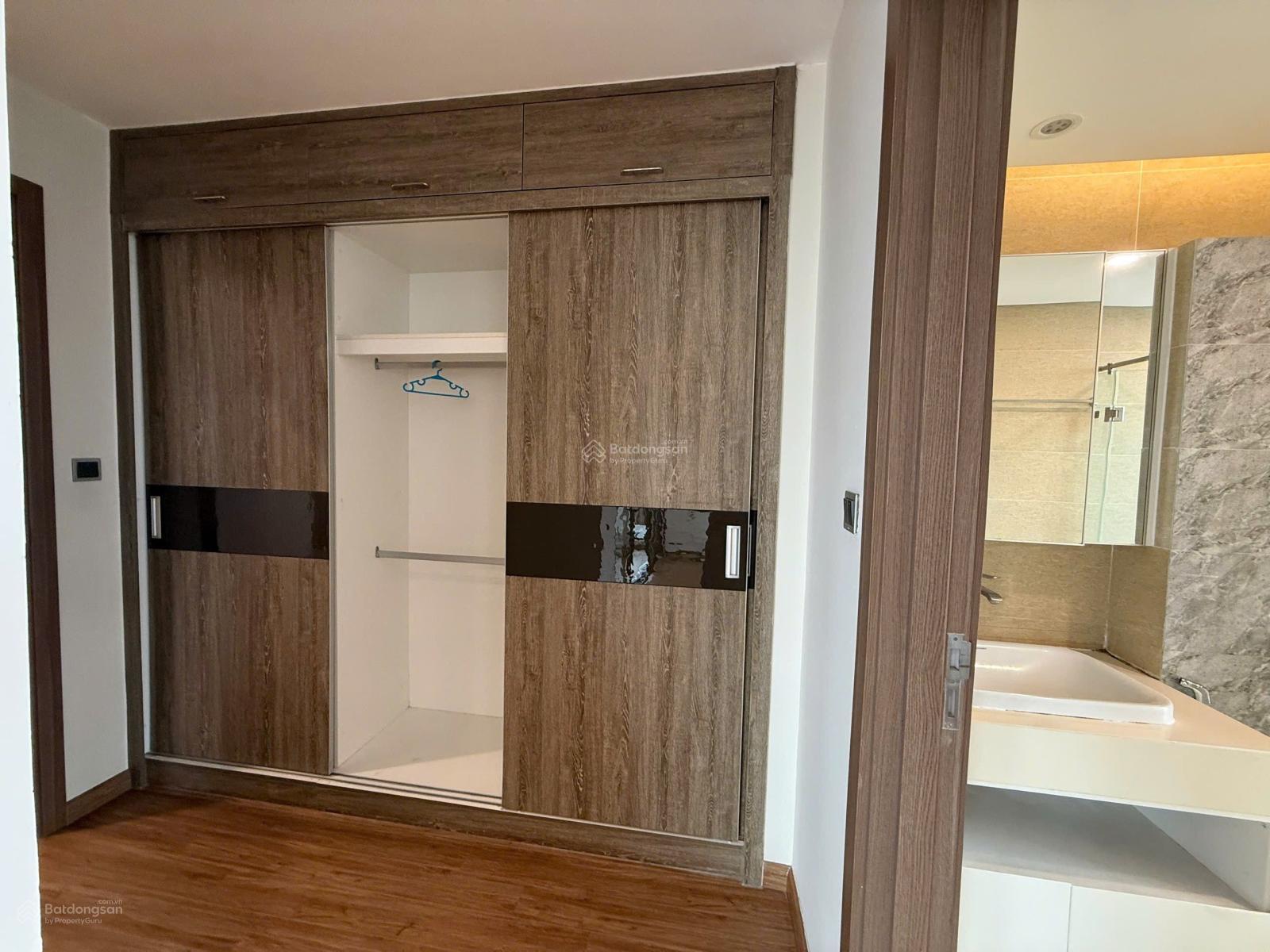 Cần bán căn góc 3 mặt thoáng 135m2 3ngủ 2vs tại Intracom 2 Cầu Diễn. Giá cực tốt chưa đến 50tr/m2