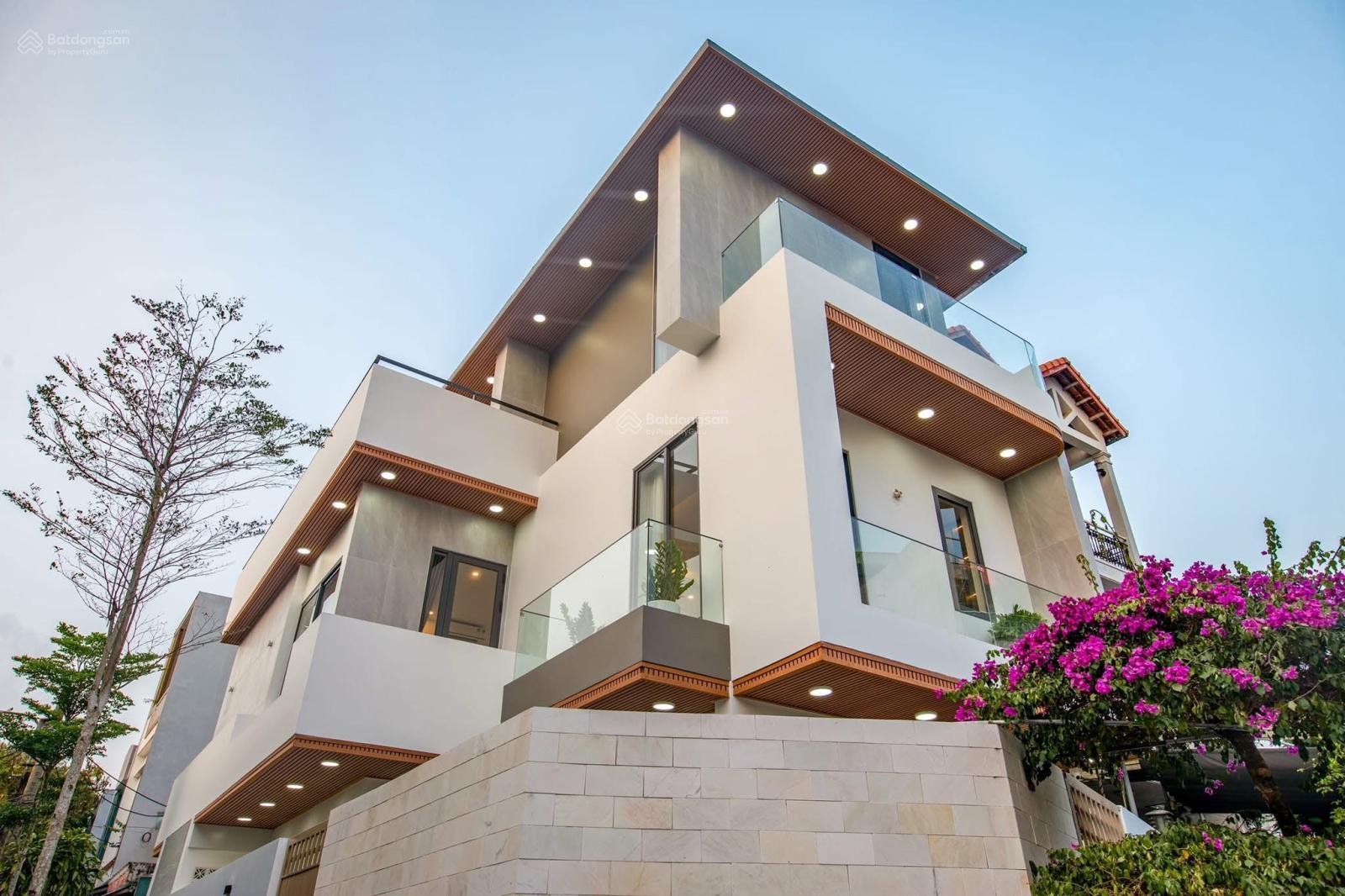 Villa 2 mặt tiền Nguyễn Sơn - Hải Châu, 150m2 ngang 8m với 5PN full nội thất cao cấp