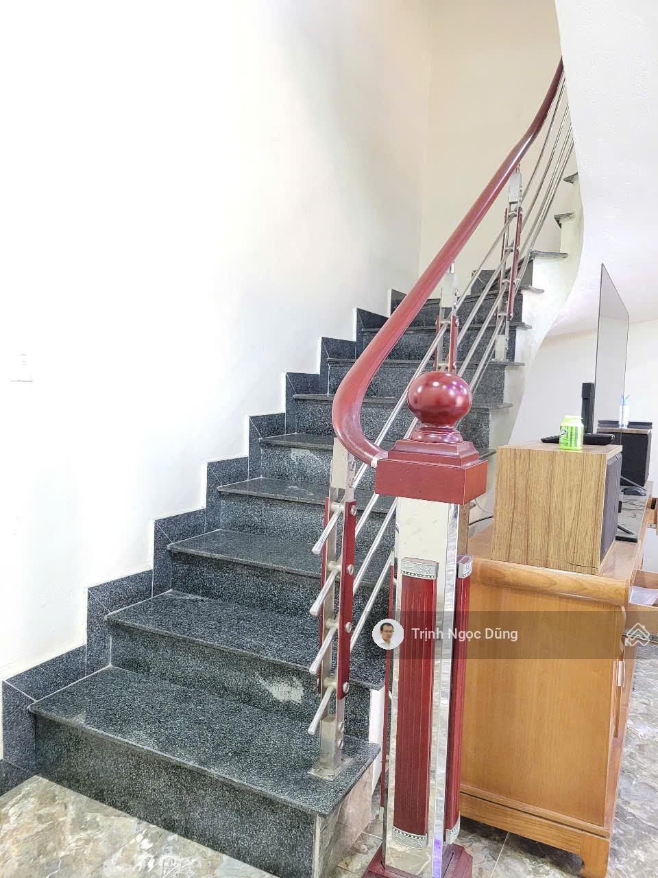 Bán nhà 3 tầng dân xây độc lập lô góc Mỹ Tranh Nam Sơn An Dương Hải Phòng, ô tô vào nhà, giá 2.4 tỷ