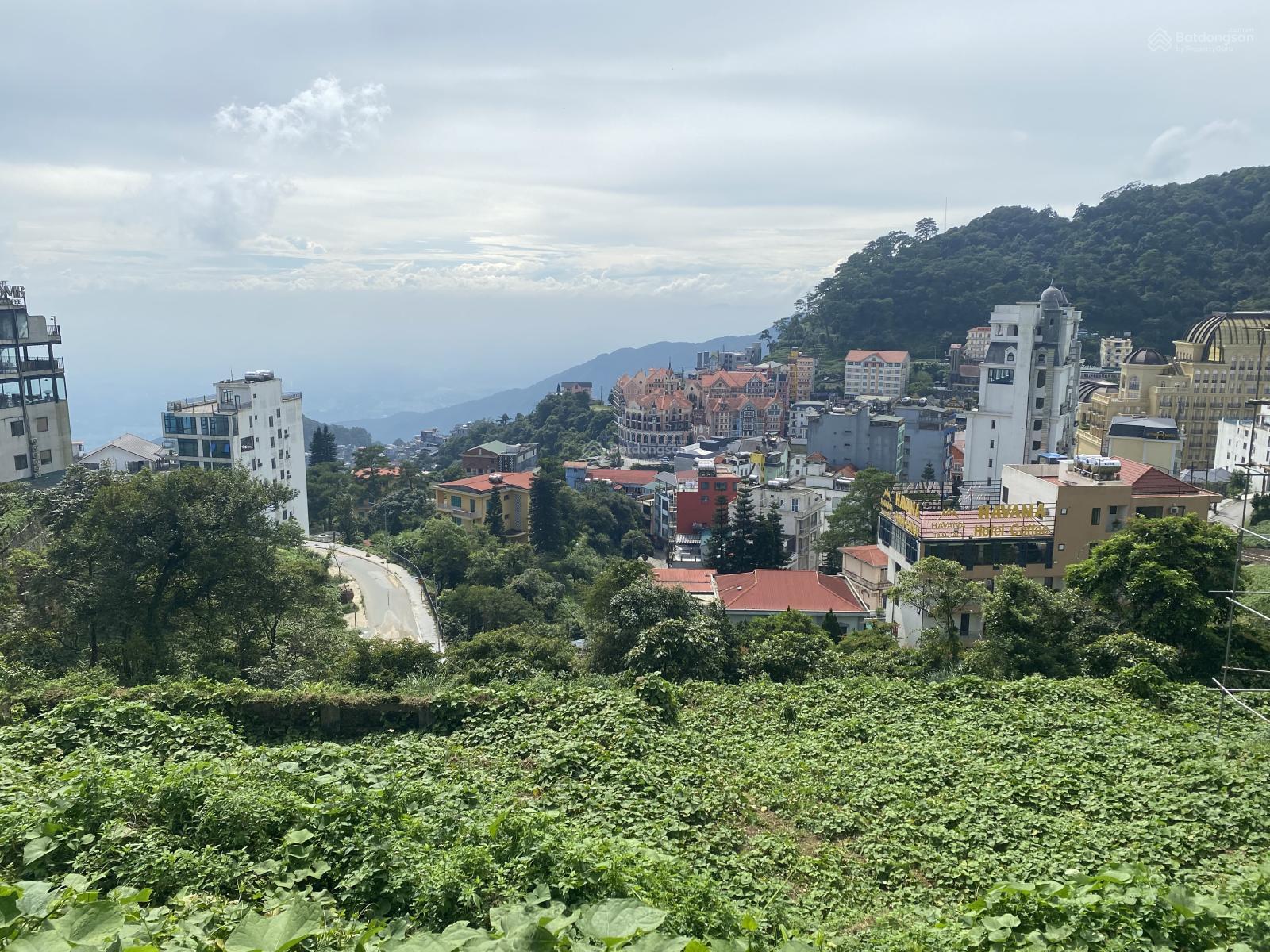 Cần bán ô đất 388,1m2 ngay trung tâm thi trấn Tam Đảo, sẵn sổ, không bị chắn view LH 0975 676 ***