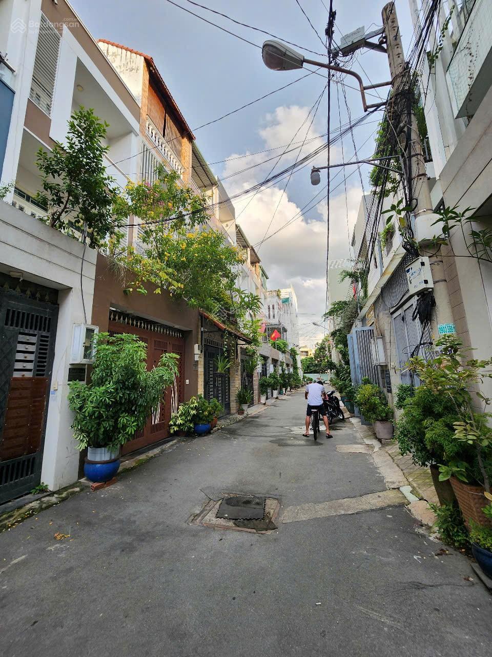 Hàng hiếm: Nhà phố (4 tầng) khu đồng bộ, đường số 20, P. Hiệp Bình Chánh, Q. Thủ Đức Hàng hiếm: Nhà phố (4 tầng) khu đồng bộ, đường số 20, P. Hiệp Bình Chánh, Q. Thủ Đức