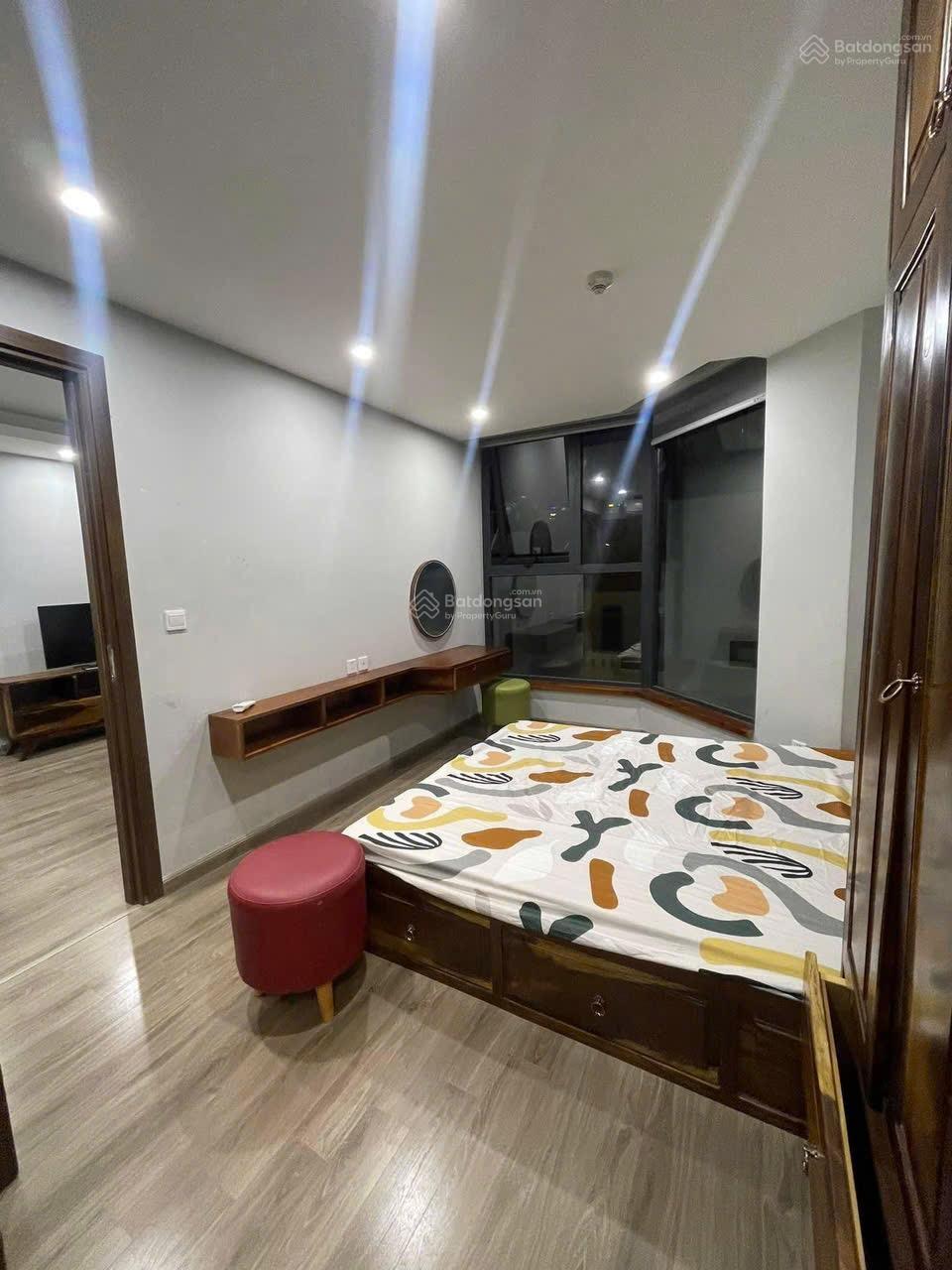 Bán căn 2PN lầu thấp, bancol Đông Nam, giá chỉ 3,7 tỷ tặng full nội thất đẹp, LH 0906 549 *** Sơn
