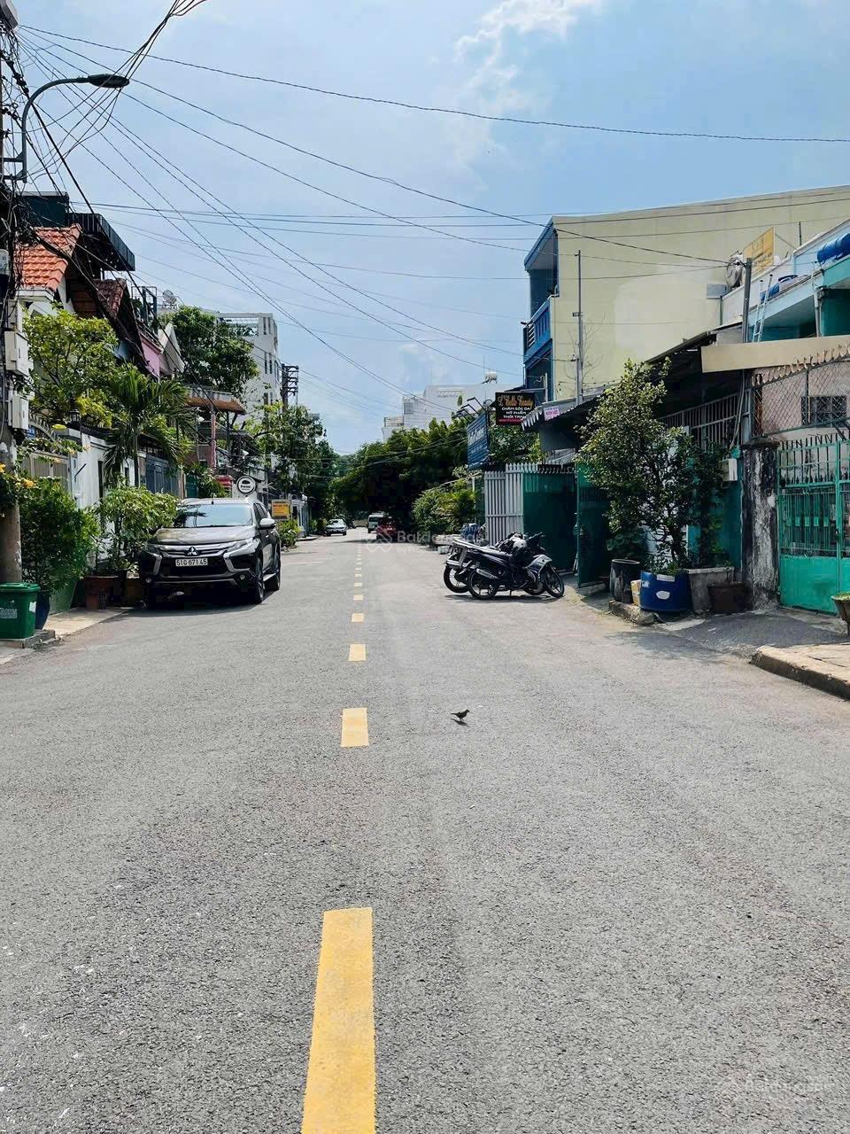 Hạ 4 tỷ hẻm 12m thông chợ TSN Nguyễn Kiệm, P3, DT 8x20.5m, 4 lầu có 11 phòng giá 30 tỷ TL