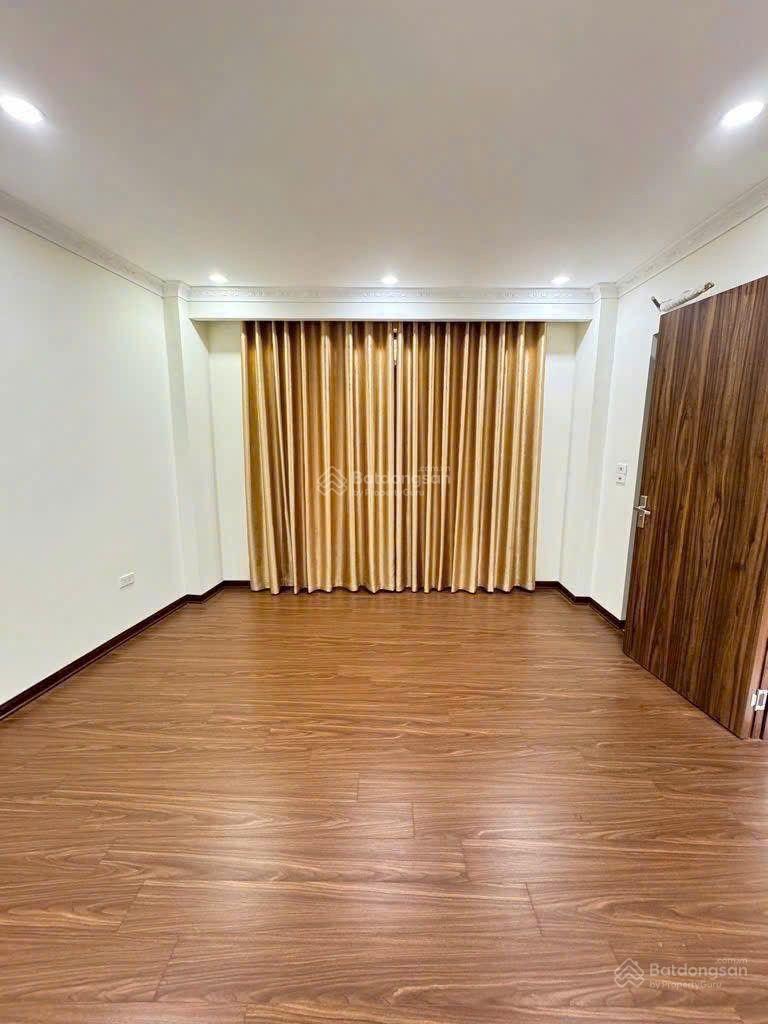 Bán gấp nhà riêng 36m2, 6 tỷ tại Đường Tư Đình, Long Biên, Hà Nội. Giáp phố Bồ Đề