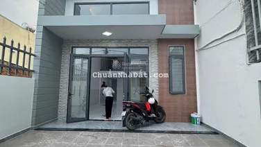 Bán nhà 5,5x20m, sổ thổ cư cách chợ 26 300m, đường 4m, giá 3 tỷ TL. LH 0794 290 ***