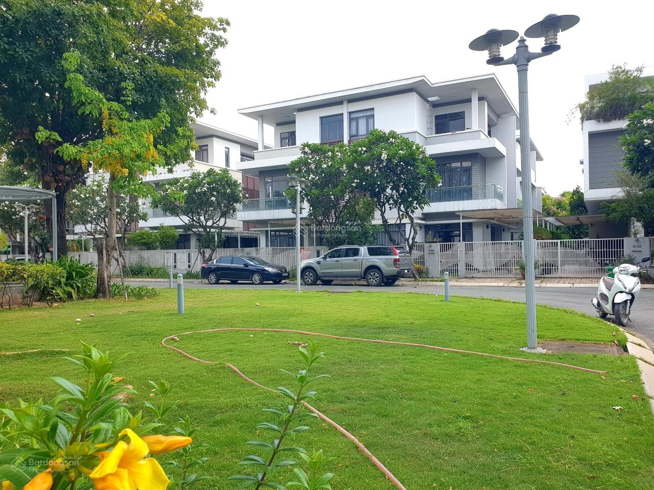 Biệt thự đơn lập. DT: 351.3 m2, ngay công viên, chỉ 31.5 tỷ. LH: 0902 746 *** Biệt thự đơn lập. DT: 351.3 m2, ngay công viên, chỉ 31.5 tỷ. LH: 0902 746 ***