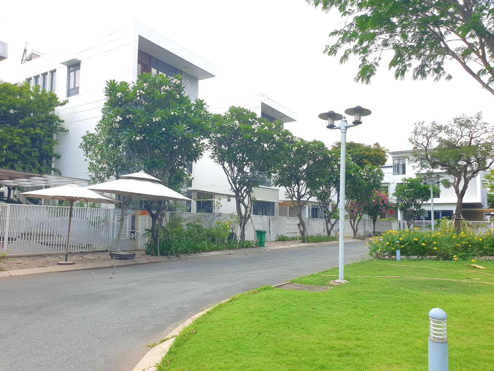 Biệt thự đơn lập. DT: 351.3 m2, ngay công viên, chỉ 31.5 tỷ. LH: 0902 746 *** Biệt thự đơn lập. DT: 351.3 m2, ngay công viên, chỉ 31.5 tỷ. LH: 0902 746 ***