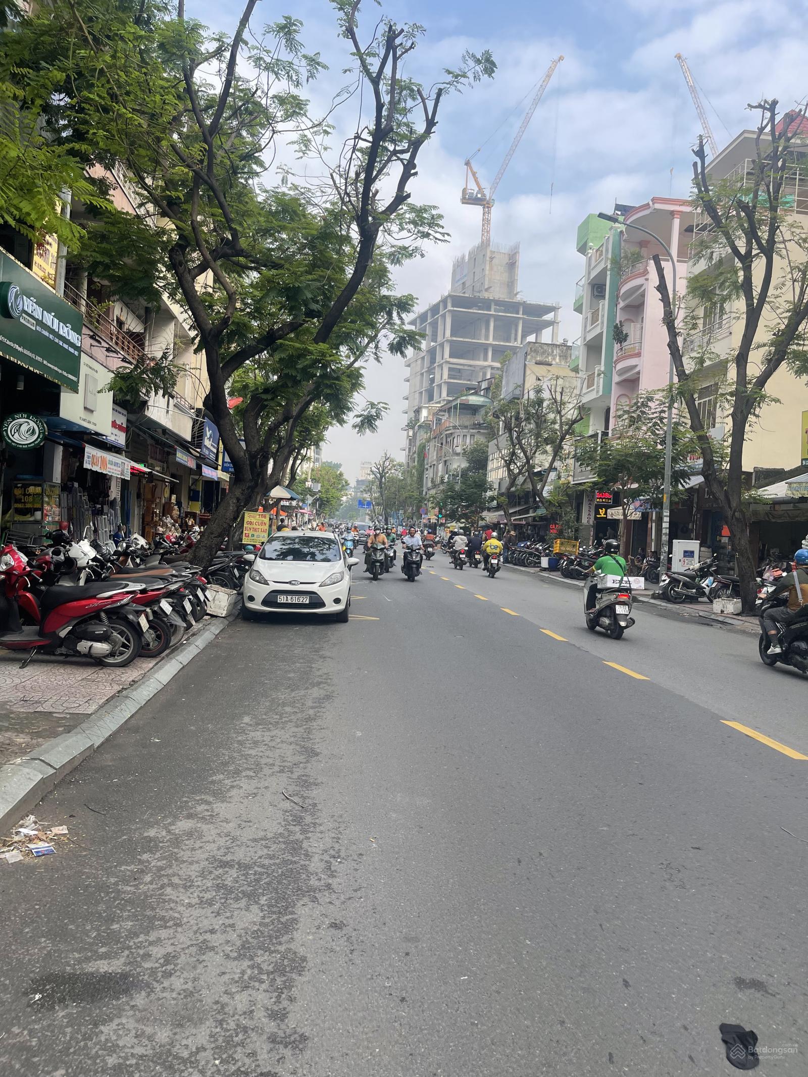 Chính chủ bán nhà mặt tiền Calmette, Q1. DT: 4x19m, 4 tầng. Giá giá nhất con đường này