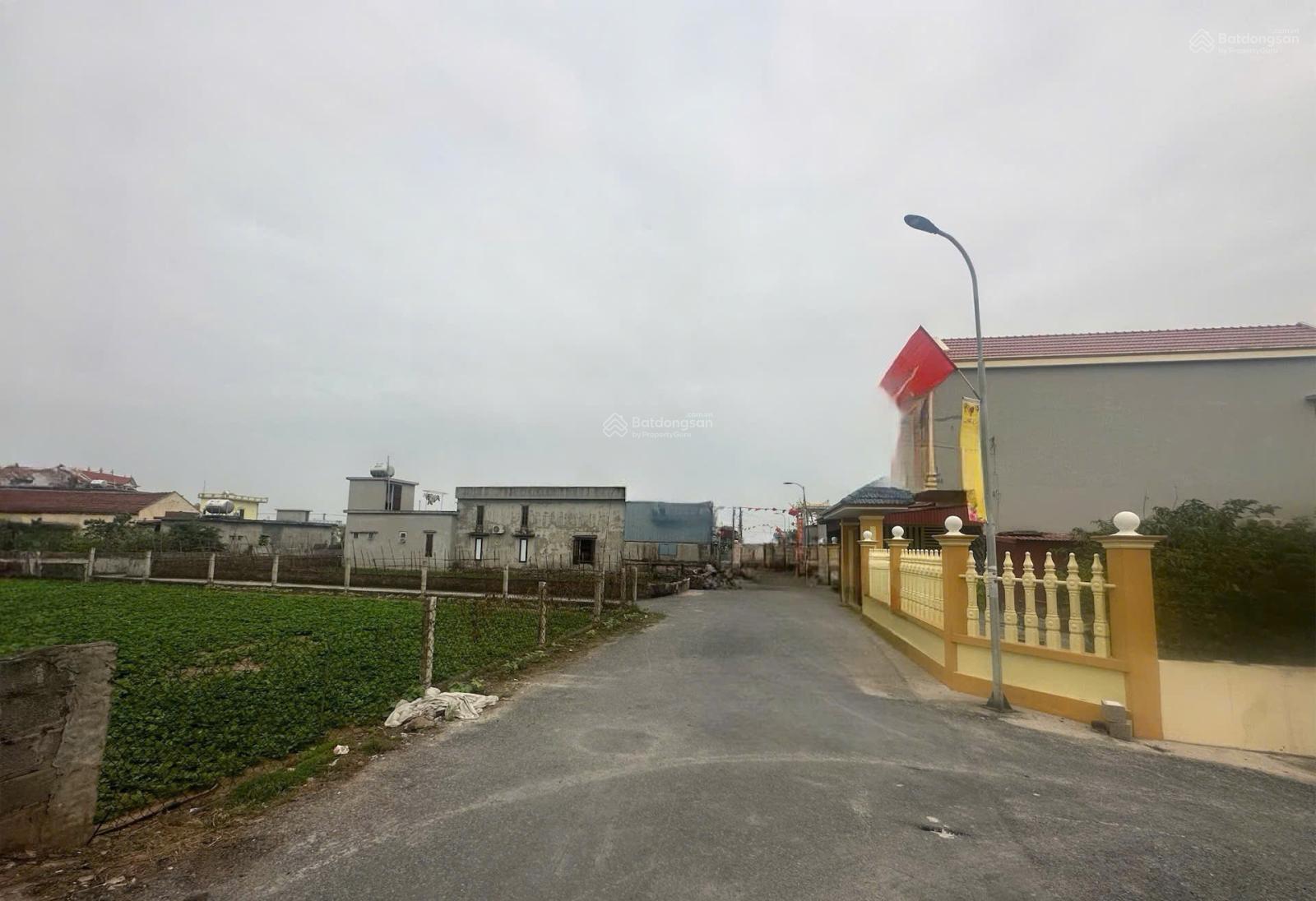 0975 897 *** Bán đất đối diện VSIP, diện tích 131m2, mặt tiền 6m giá chỉ 11.5 triệu/m2