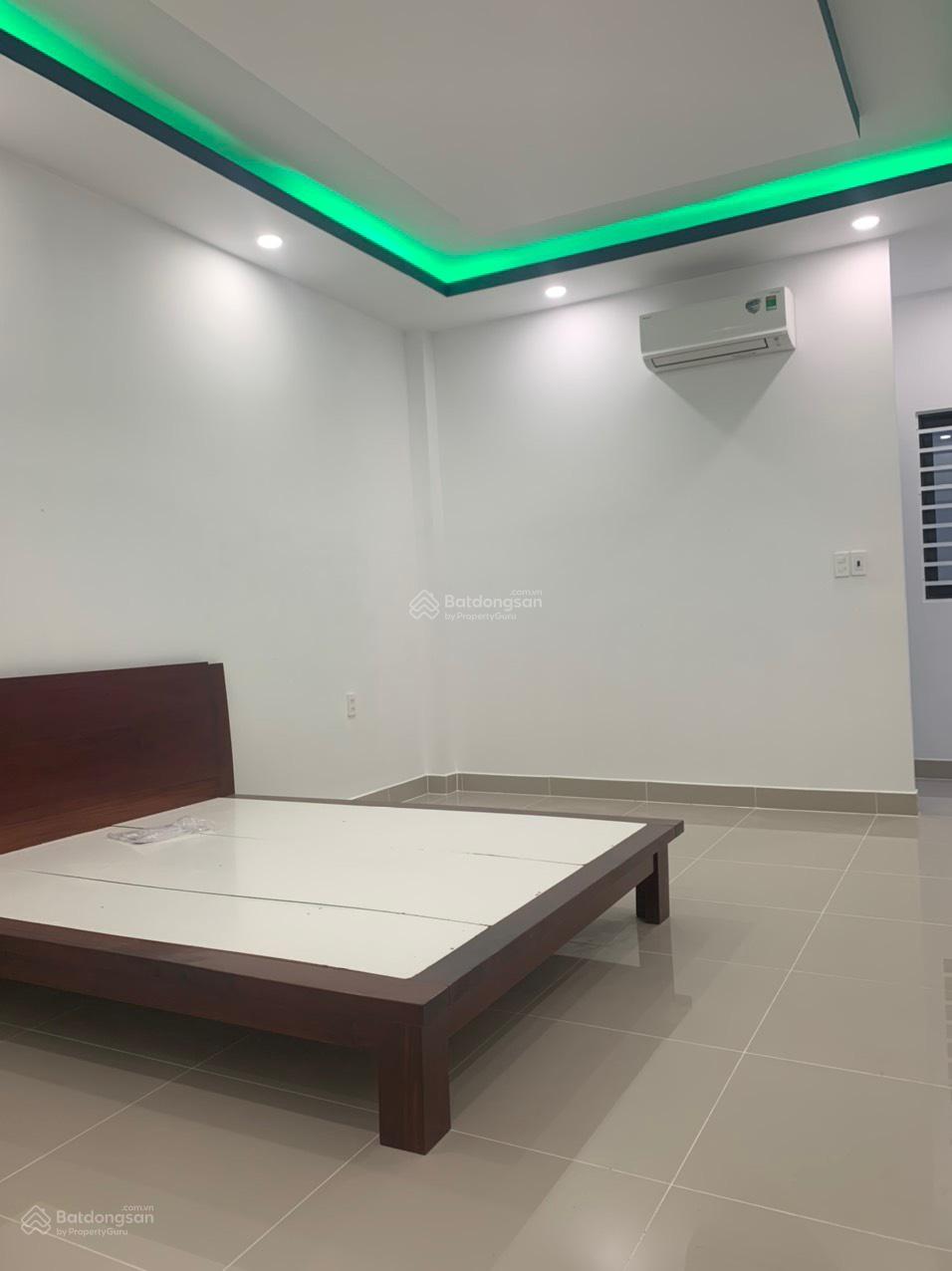 Nhà mặt tiền, đường Dương Quảng Hàm, Phường 5, diện tích: 4x20m, 3 lầu - 4PN 5WC= 22 triệu Nhà mặt tiền, đường Dương Quảng Hàm, Phường 5, diện tích: 4x20m, 3 lầu - 4PN 5WC= 22 triệu