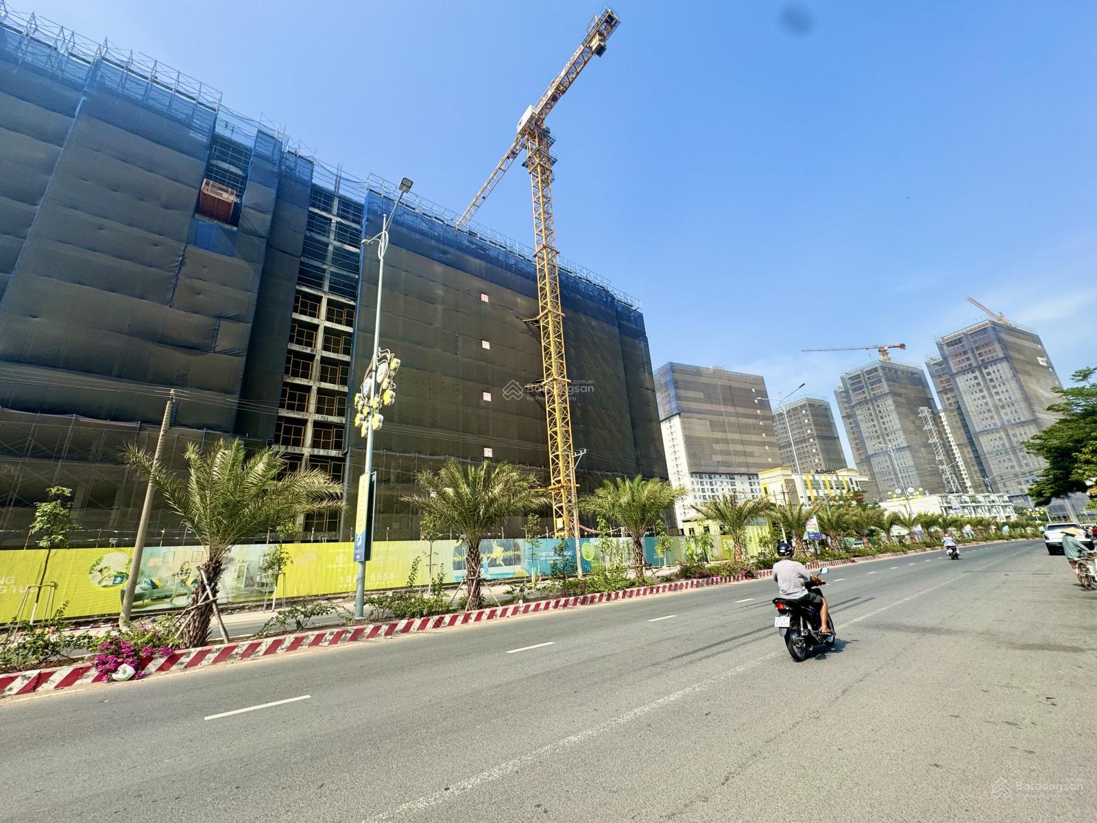 Chính chủ bán lỗ căn C. 05.01 New Galaxy Làng Đại Học, view trực diện hồ bơi cực đẹp, trả 1,1 tỷ