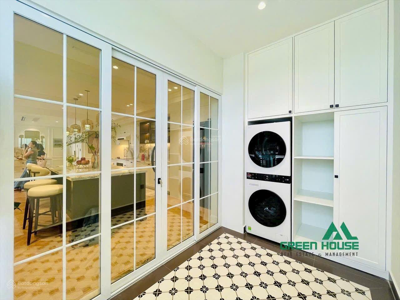 Bán rẻ căn hộ chung cư Riverside Residence ,Quận 7 180m2 giá 13,5 tỷ LH 0979 555 *** em Hùng