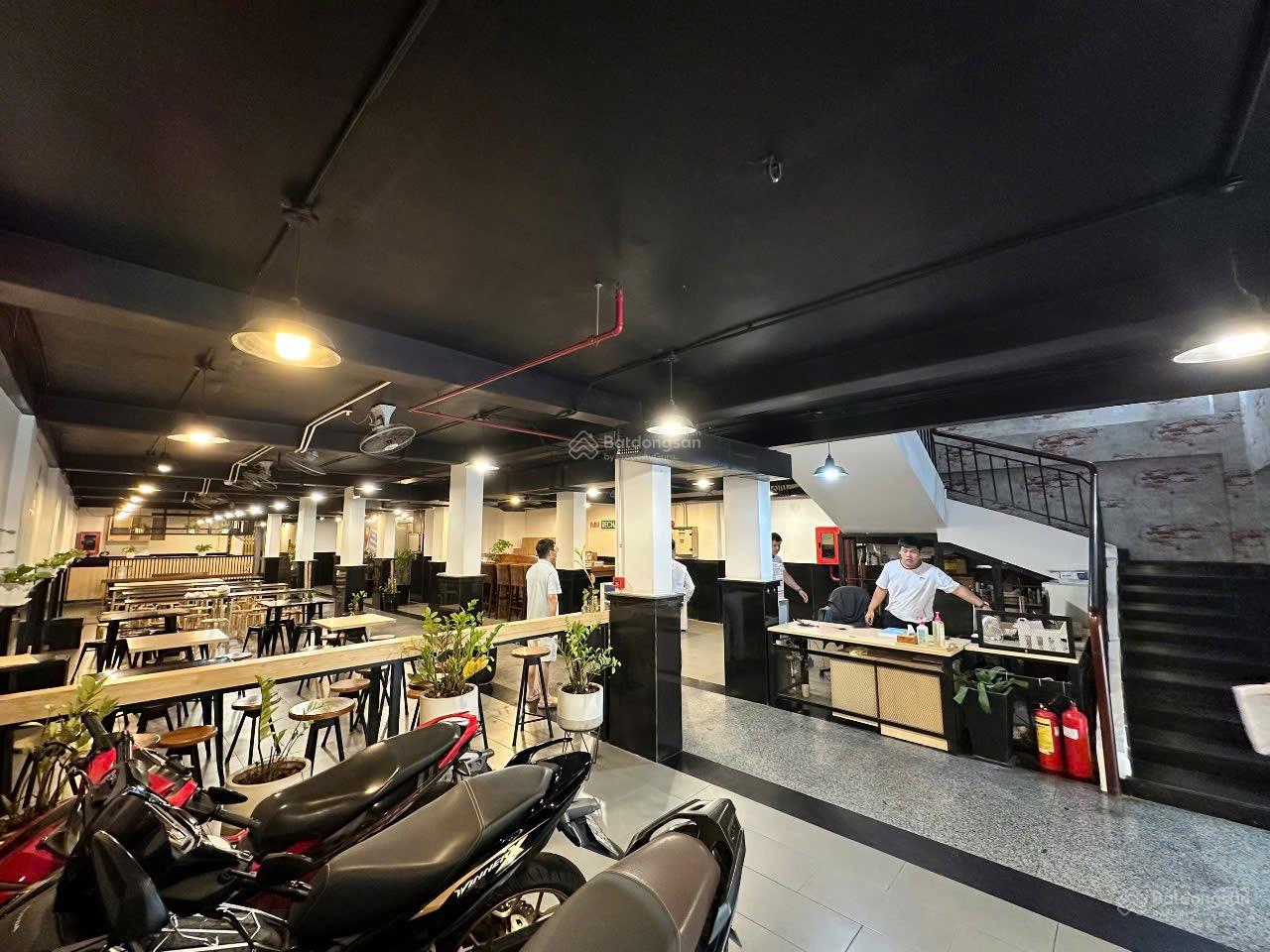 Cho thuê nhà Nguyễn Văn Trỗi, Phường 10, Quận Phú Nhuận. (1000m2)