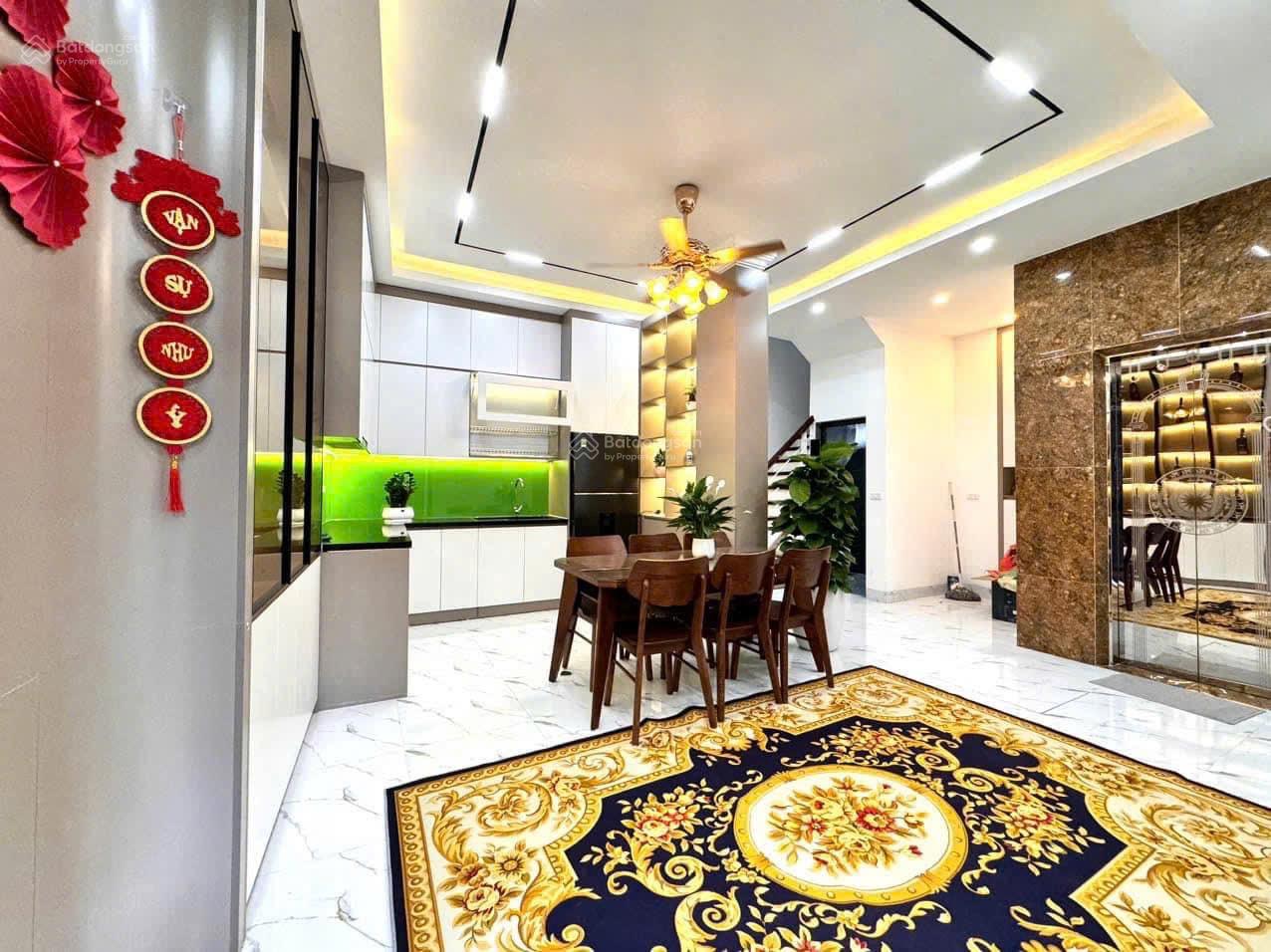 BÁN GẤP NHÀ MỄ TRÌ, NAM TỪ LIÊM 42MX6T, MT6M, THANG MÁY, LÔ GÓC, Ô TÔ 15M GIÁ 8.9 TỶ.