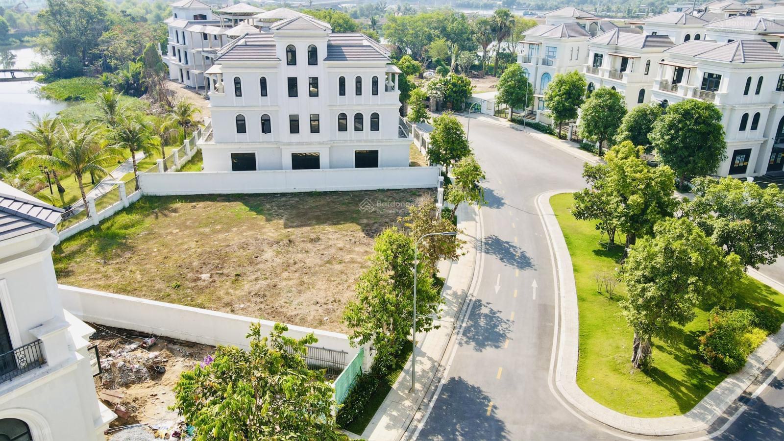 Dinh thự view sông The Manhattan - Vinhomes Grand Park 755m2 đất, giá 139 tỷ