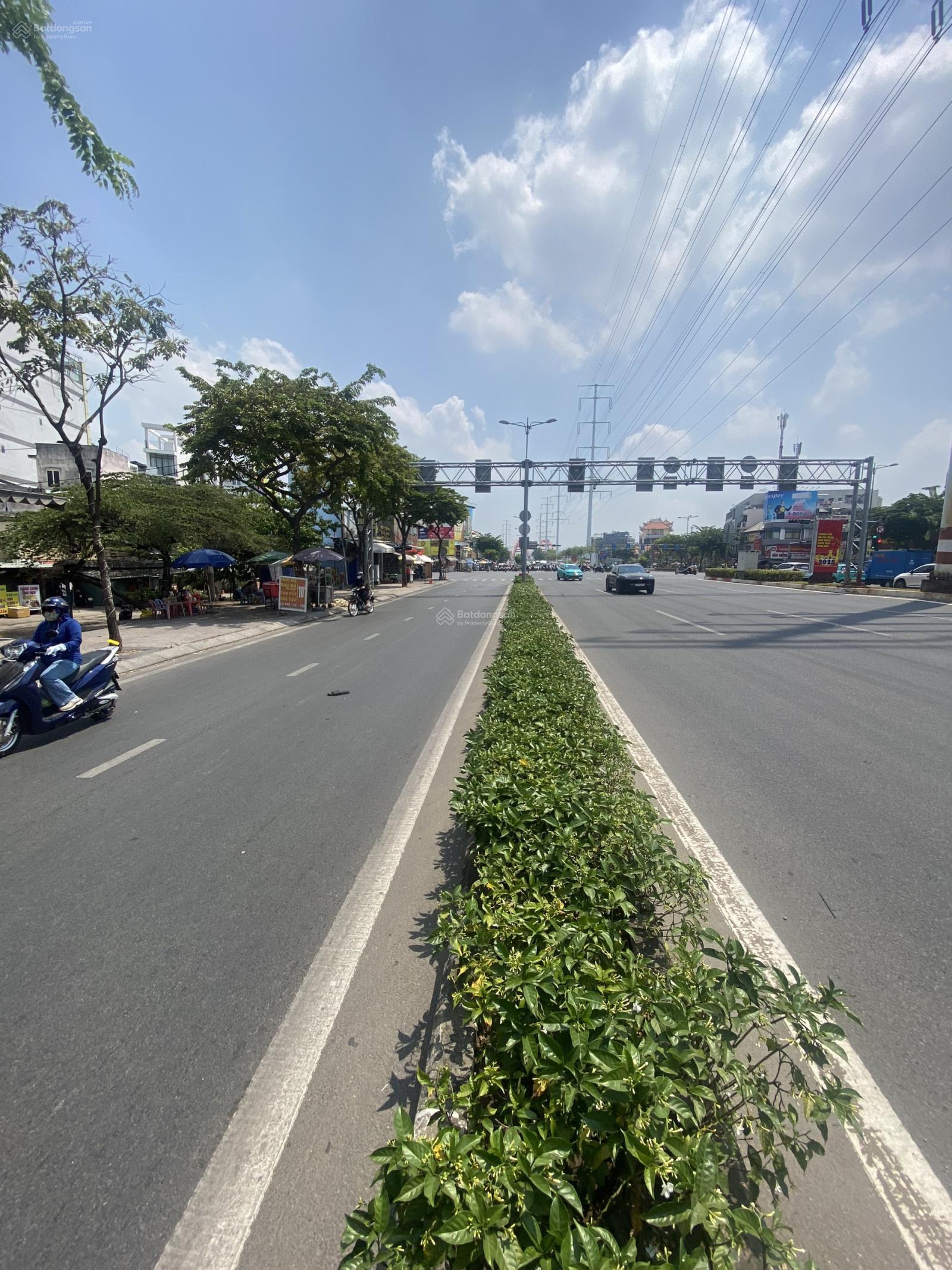 Bán nhà góc 3MT Phạm Văn Đồng Q. BT HĐT: 150 triệu/th DT: 20x24m CN: 470m2 giá bán: 125 tỷ