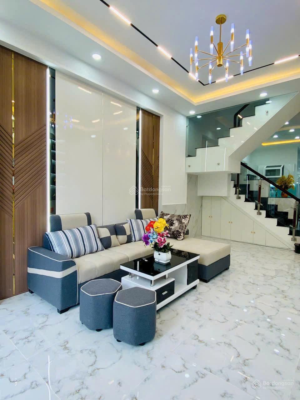 Có 2,9 tỷ Mua ngay nhà đang cho thuê kinh doanh ngay Cư Xá Đô Thành, Quận 3. DT 67,5m2. Đầy đủ SHR