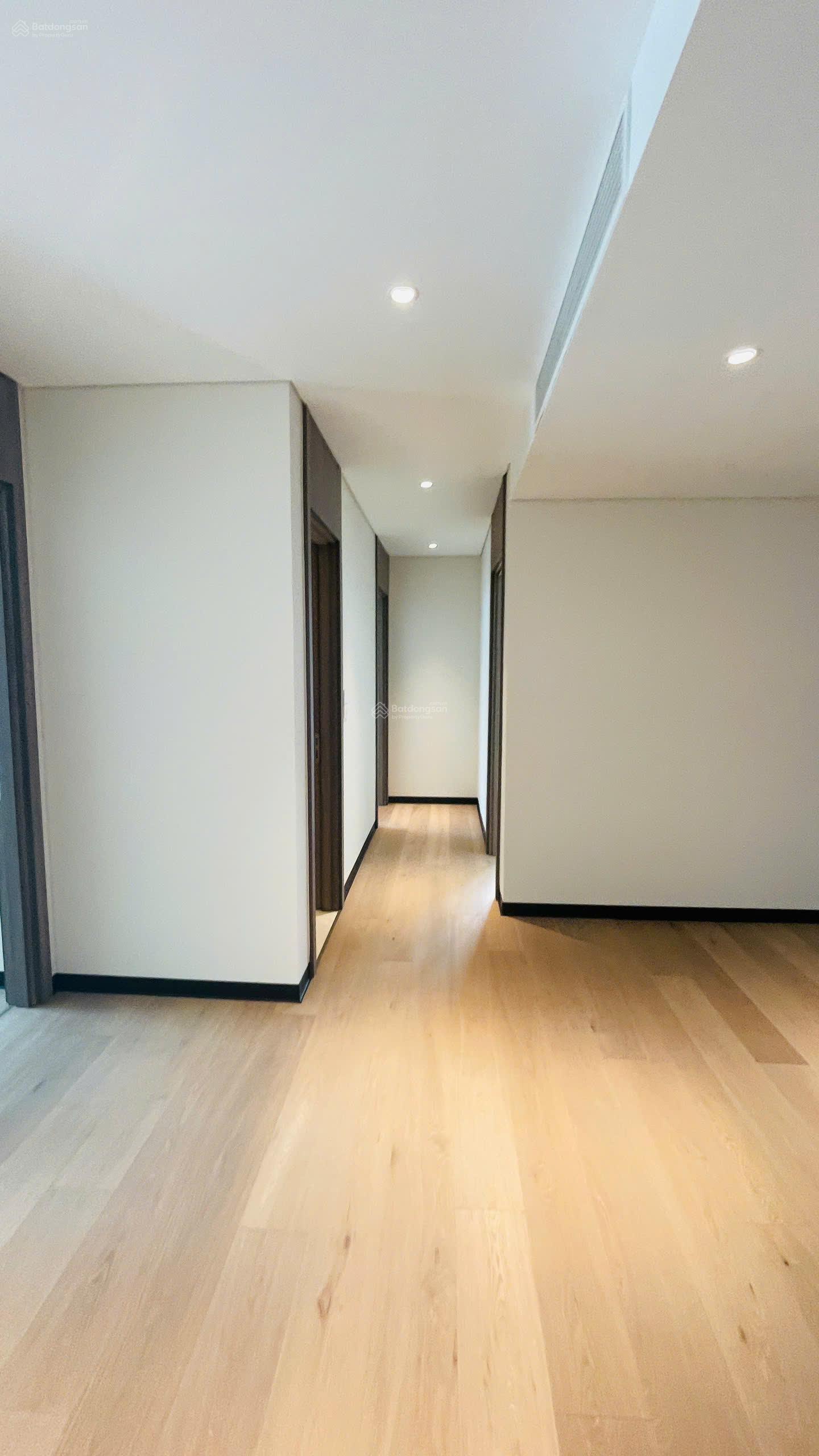 Căn hộ 3 ngủ góc view hồ quận Ba Đình diện tích 105m giá 15 tỷ nhà nguyên bản chưa qua sử dụng