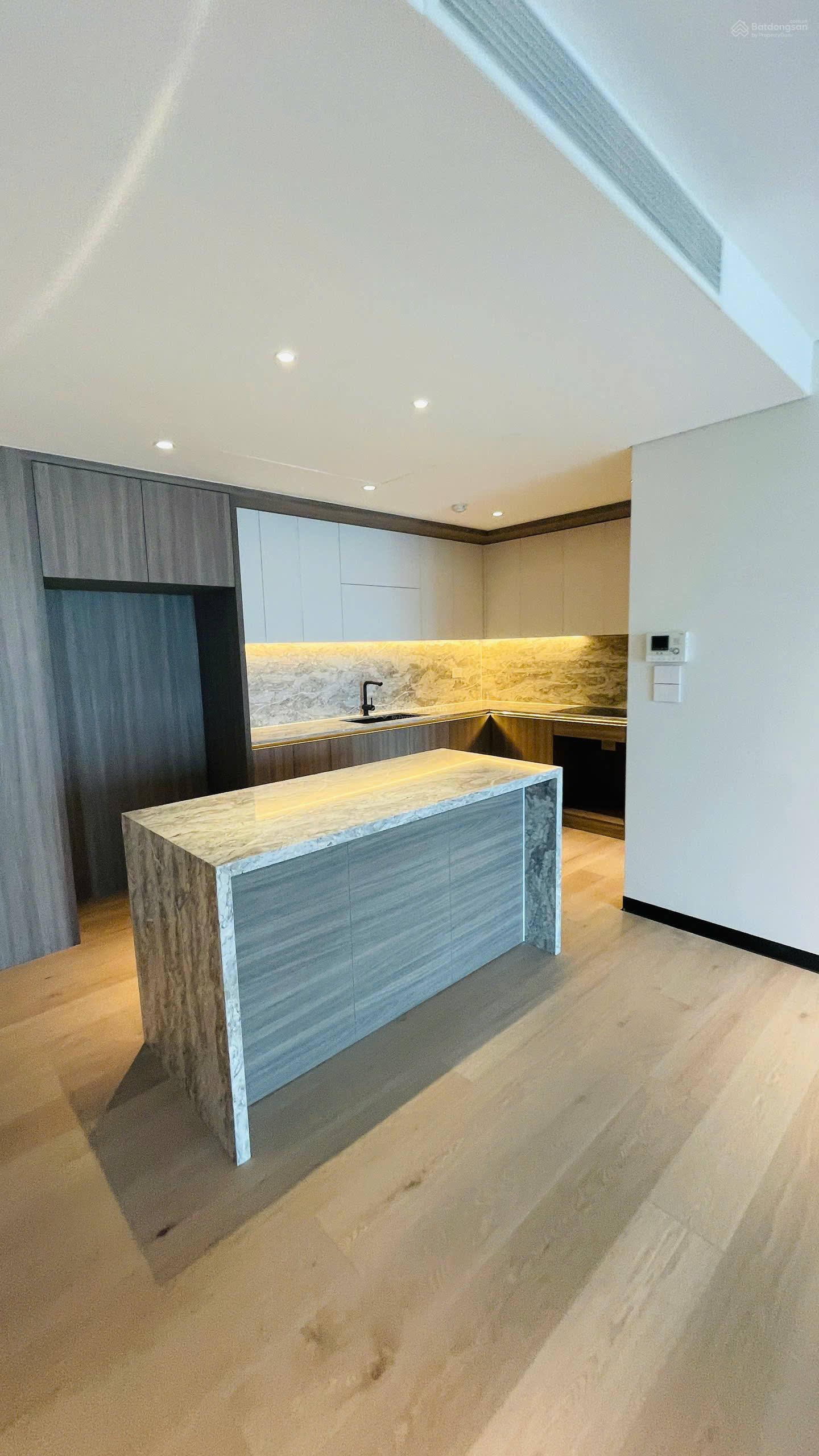 Căn hộ 3 ngủ góc view hồ quận Ba Đình diện tích 105m giá 15 tỷ nhà nguyên bản chưa qua sử dụng