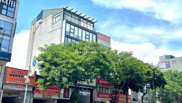 Vip số 1 mặt phố Nguyễn Văn Cừ, 10 tầng thang máy, dòng tiền 5 tỷ/năm - DT 240m2 - MT 11m