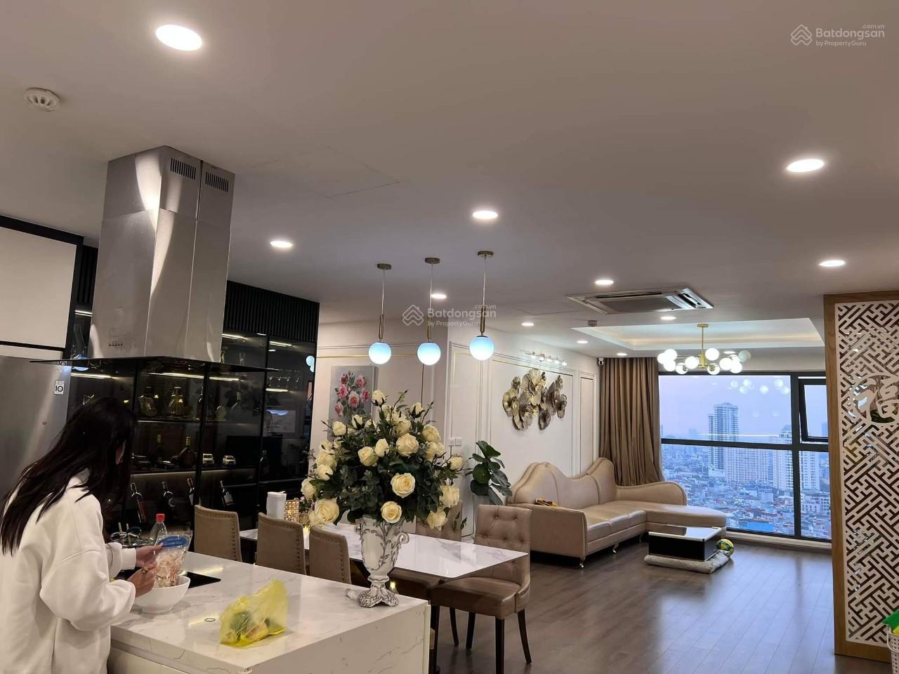 Chính chủ cần bán gấp căn 3 ngủ FLC Cầu Giấy giá tốt, DT 110 m2, giá 10 tỷ, sẵn sổ full nội thất