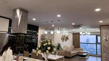 Chính chủ cần bán gấp căn 3 ngủ FLC Cầu Giấy giá tốt, DT 110 m2, giá 10 tỷ, sẵn sổ full nội thất