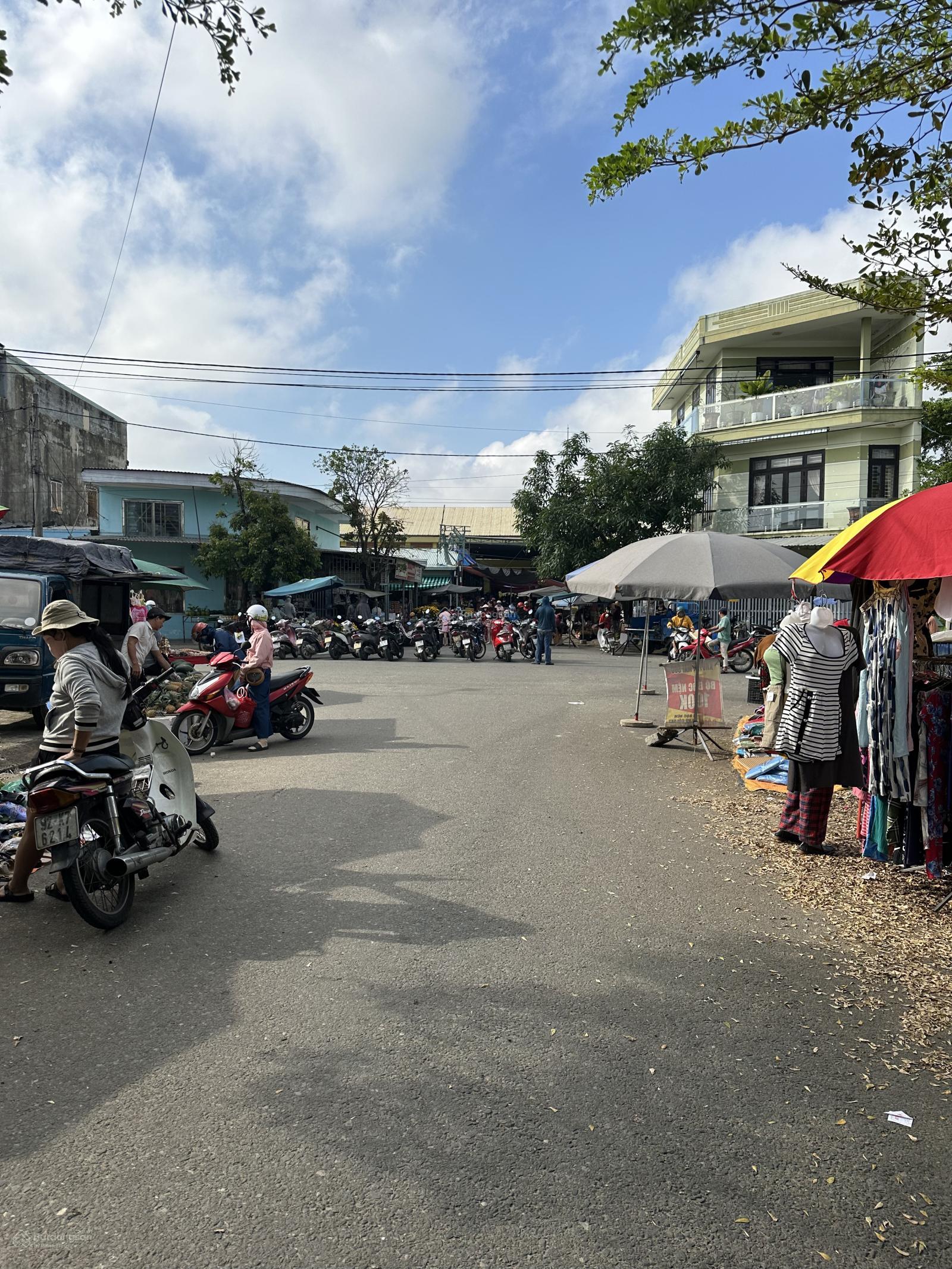 Mặt tiền kinh doanh thông thẳng vào Chợ - hướng Đông Nam - giá chỉ 1tỷ750