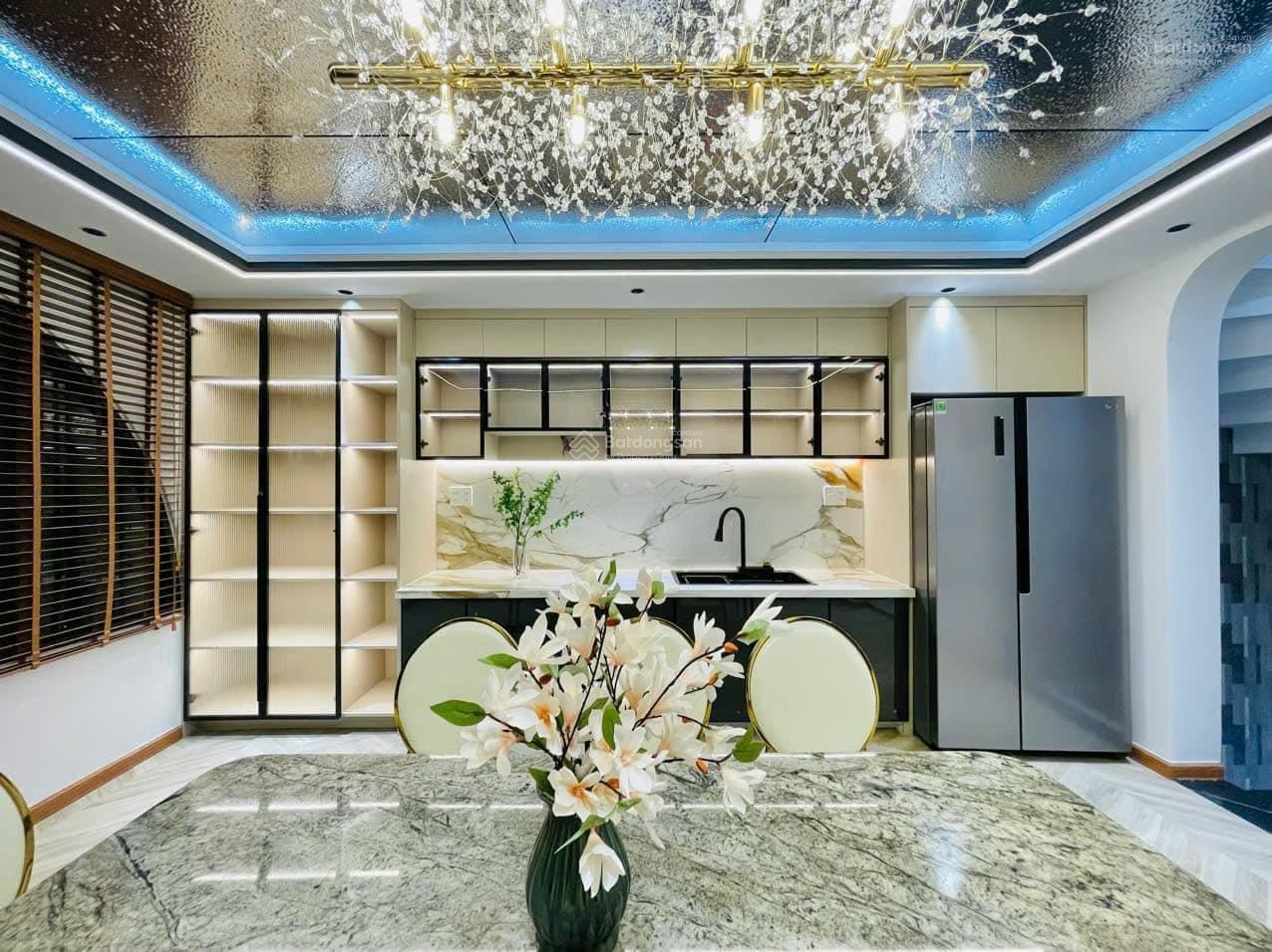 Cực hiếm! Chính chủ hạ giá bán gấp nhà 64,7m2 Võ Văn Tần, P5, Q3. Xây 4 tầng, giá 3 tỷ390tr