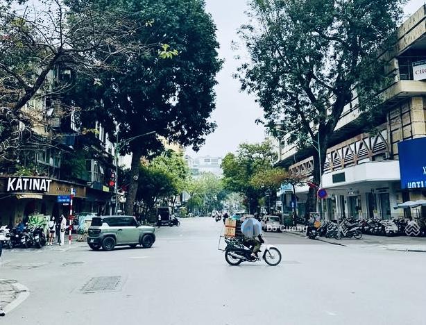 Chủ cần bán - bán gấp nhà mặt phố Phố Huế - nhà 2T, phù hợp xây dựng mọi mô hình - 420m2 + MT 16m