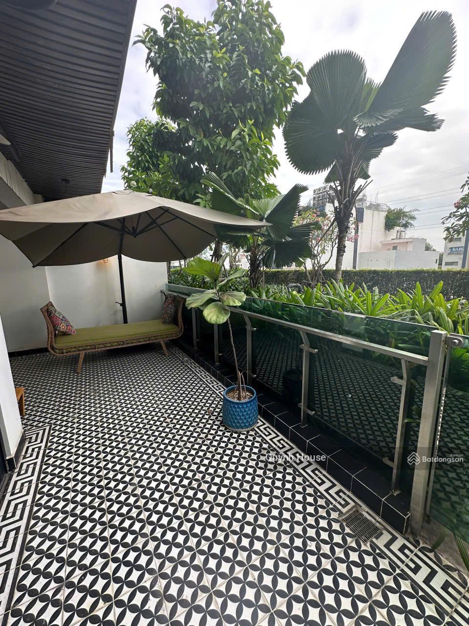 1 phòng ngủ sân vườn - DT 73m2 - giá 7,8 tỷ - Full nội thất sang trọng - Mới