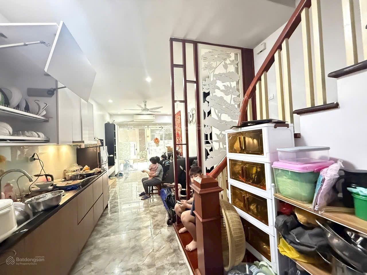 Bán nhà phố Kim Đồng diện tích 40m2 6 tầng. Giá 13 tỷ