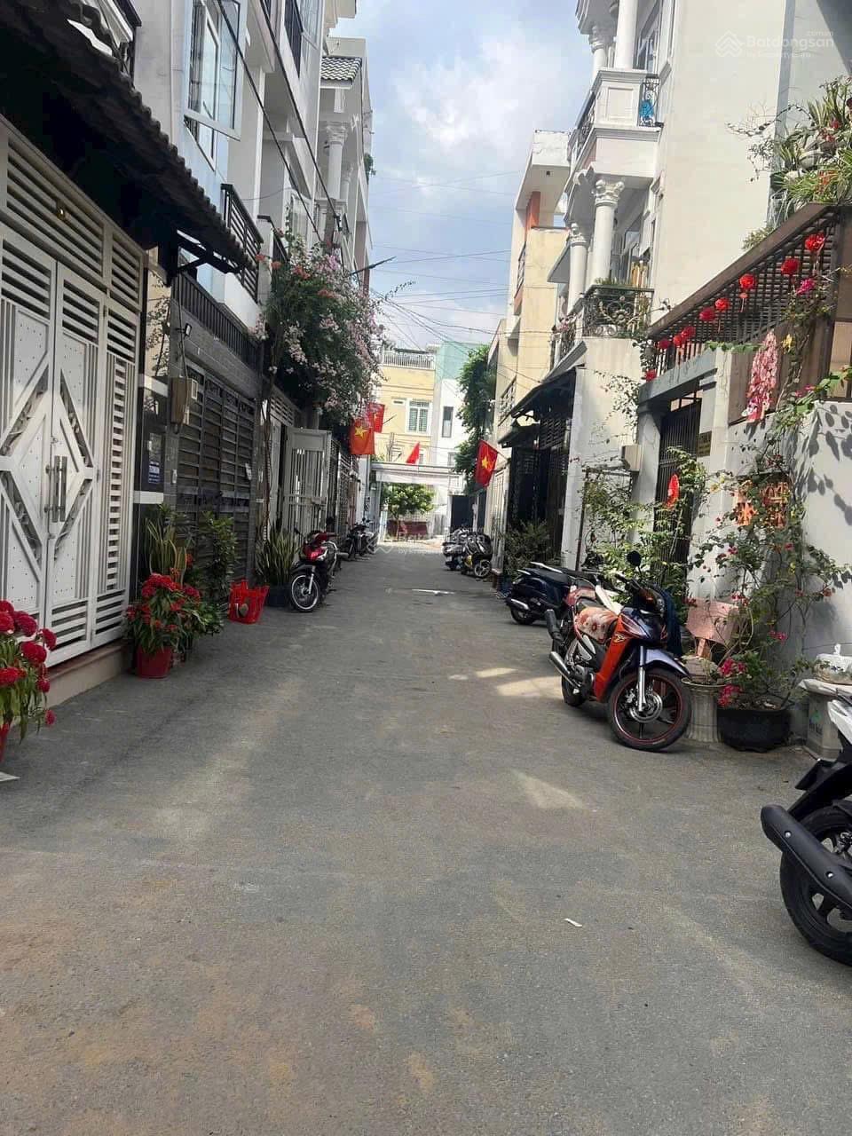 Xoay vốn làm ăn bán gấp nhà riêng giá 3TỶ160 tại Trần Phú, P. 4, Q. 5 43m2