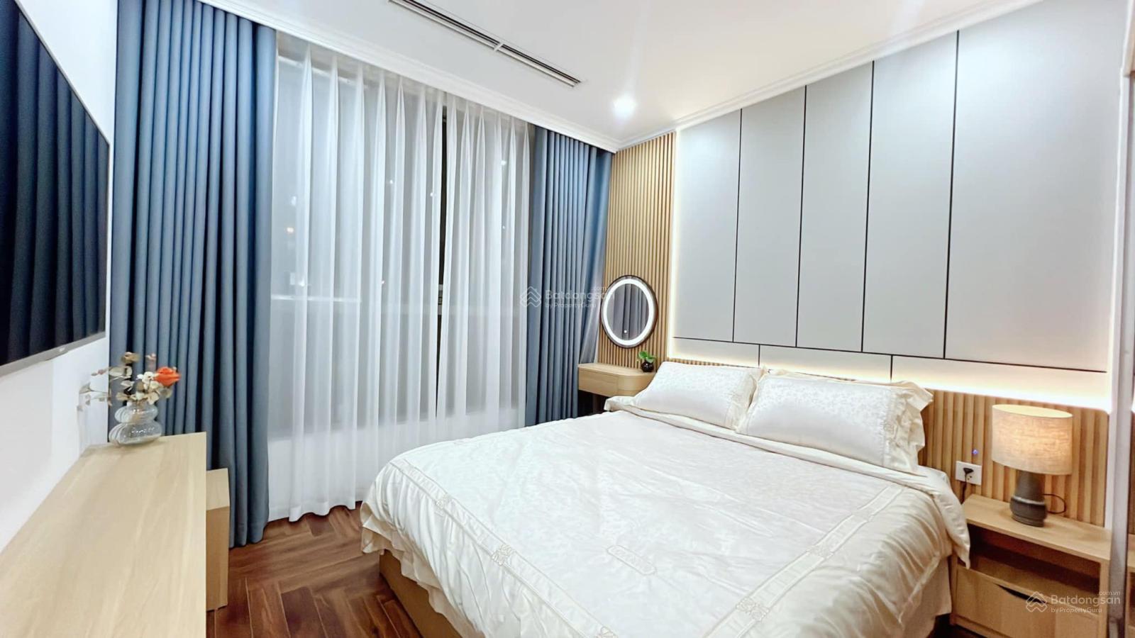 Bán CHCC South Building đường Trần Thủ Độ. DT 100m2 3PN 2WC căn góc view hồ cực đẹp