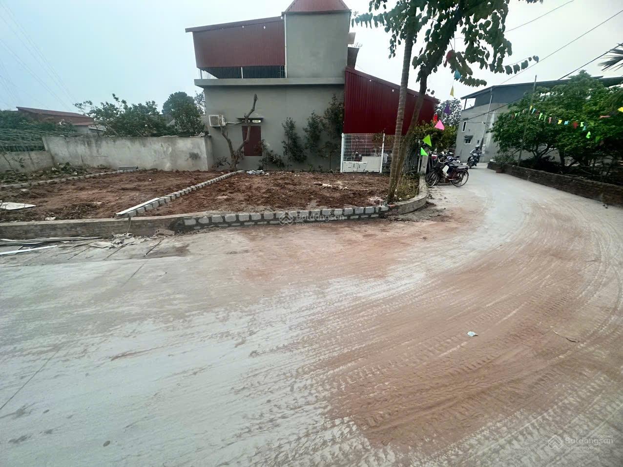 Hot, lô góc, đường thông 6m, gần chợ đầu mối, trường học, 54m2, mặt tiền 6m. Giá 2.4 tỷ 0967 635 ***