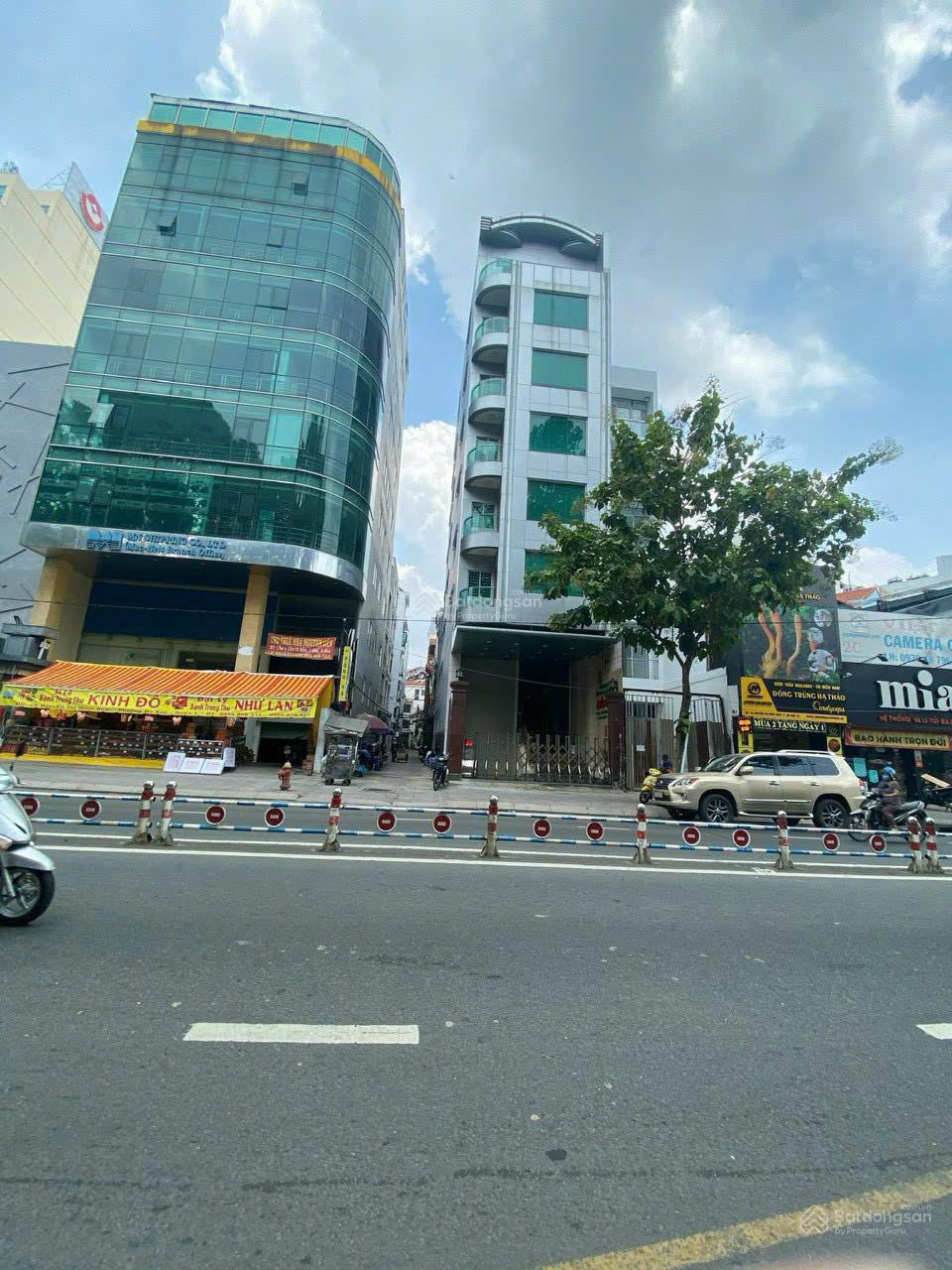 Bán tòa nhà mặt tiền Nguyễn Văn Trỗi, DT 11 x 31m - hầm + 7 lầu - HĐT: 800 triệu/tháng - 170 tỷ TL Bán tòa nhà mặt tiền Nguyễn Văn Trỗi, DT 11 x 31m - hầm + 7 lầu - HĐT: 800 triệu/tháng - 170 tỷ TL