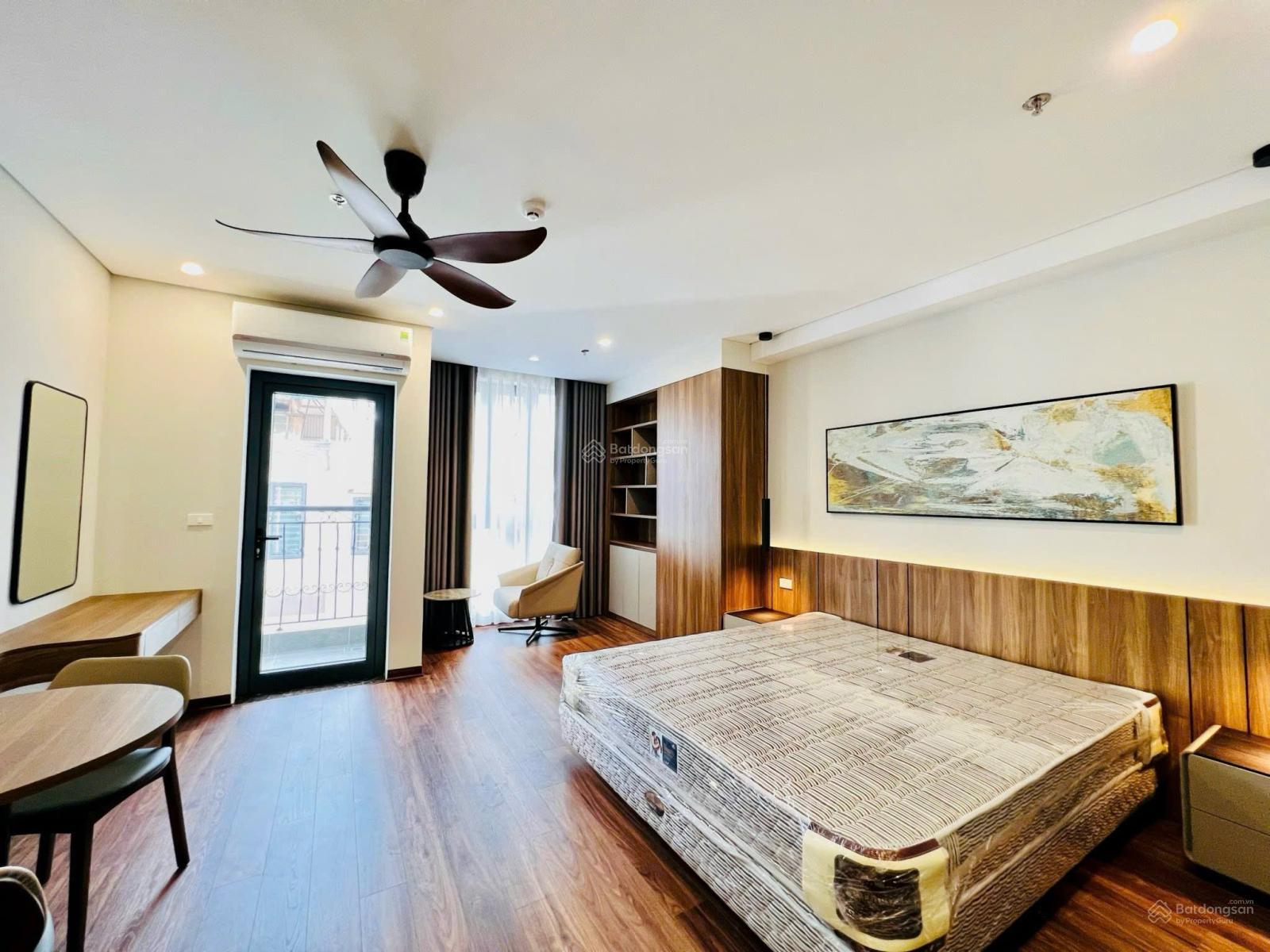 Cho thuê căn hộ studio mặt đường Hồng Tiến, phong cách Luxury, 10tr/tháng sử dụng full tiện ích