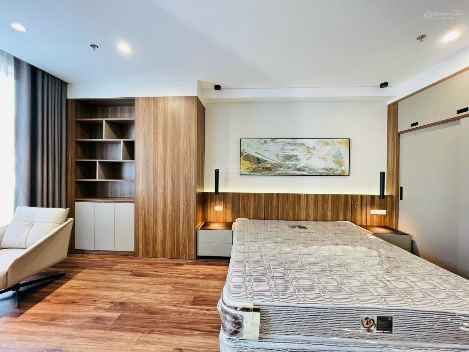 Cho thuê căn hộ studio mặt đường Hồng Tiến, phong cách Luxury, 10tr/tháng sử dụng full tiện ích